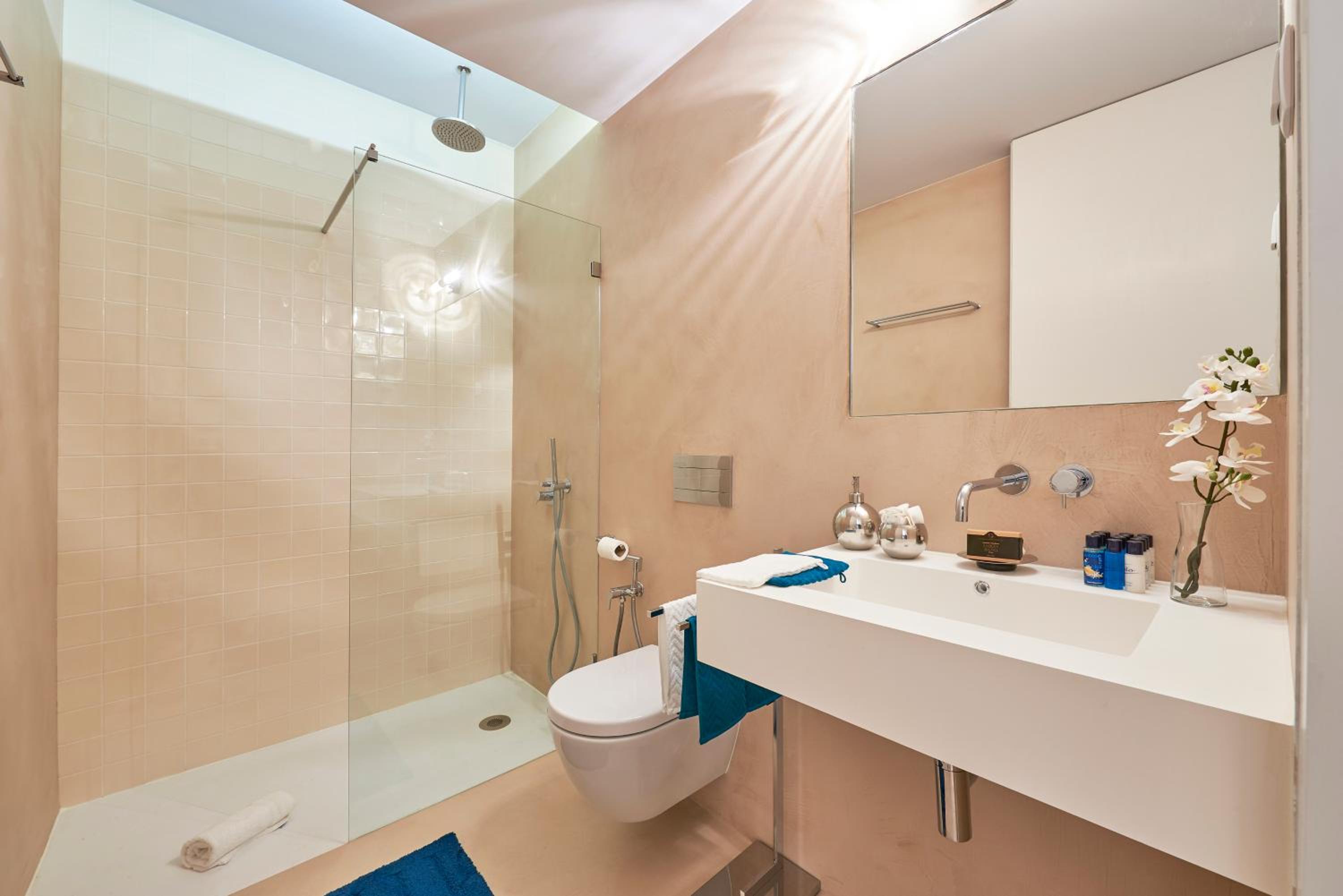 Two-Bedroom Apartment with Balcony - Photo 10