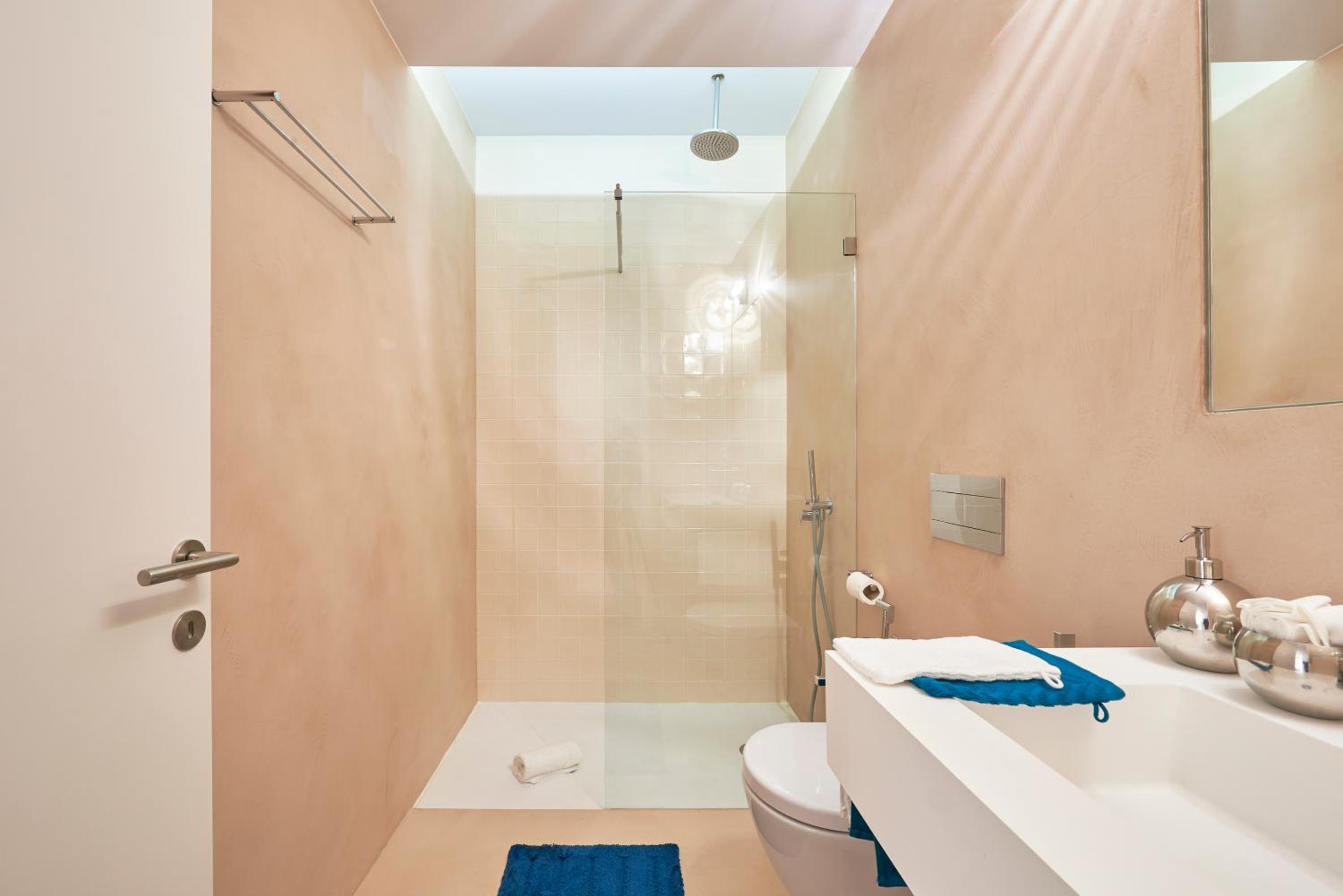 Two-Bedroom Apartment with Balcony - Photo 11