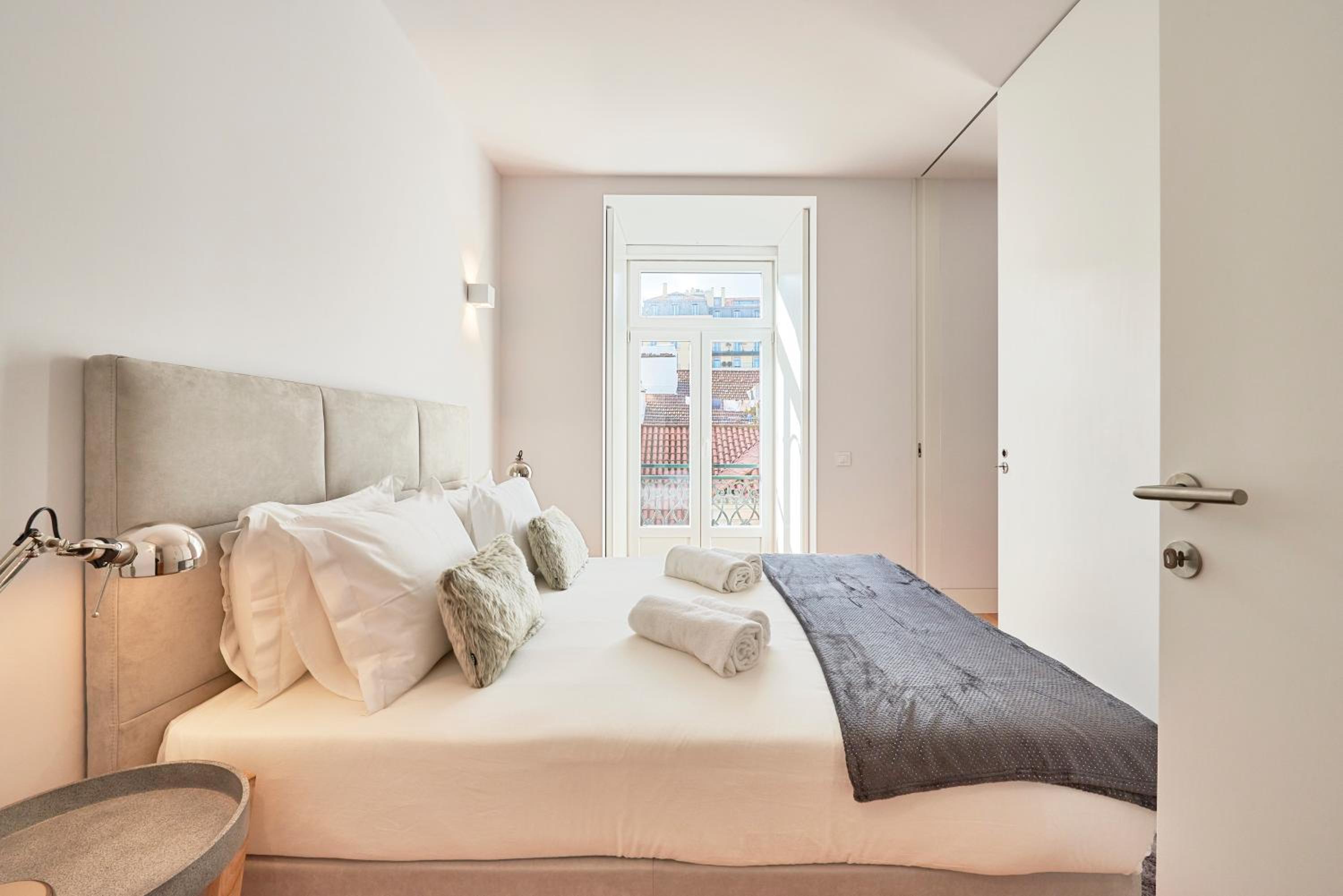 Two-Bedroom Apartment with Balcony - Photo 16