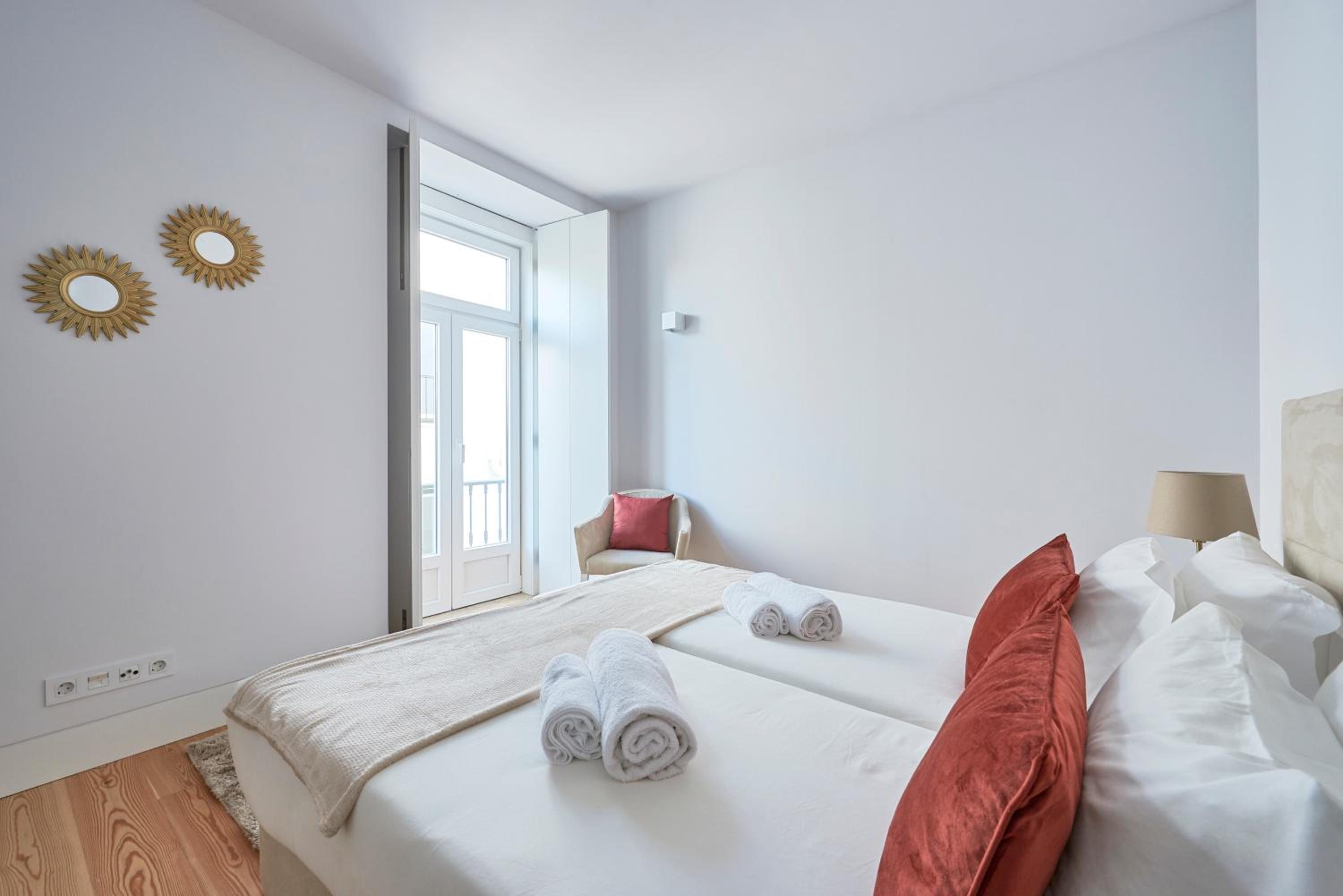 Two-Bedroom Apartment with Balcony - Photo 18