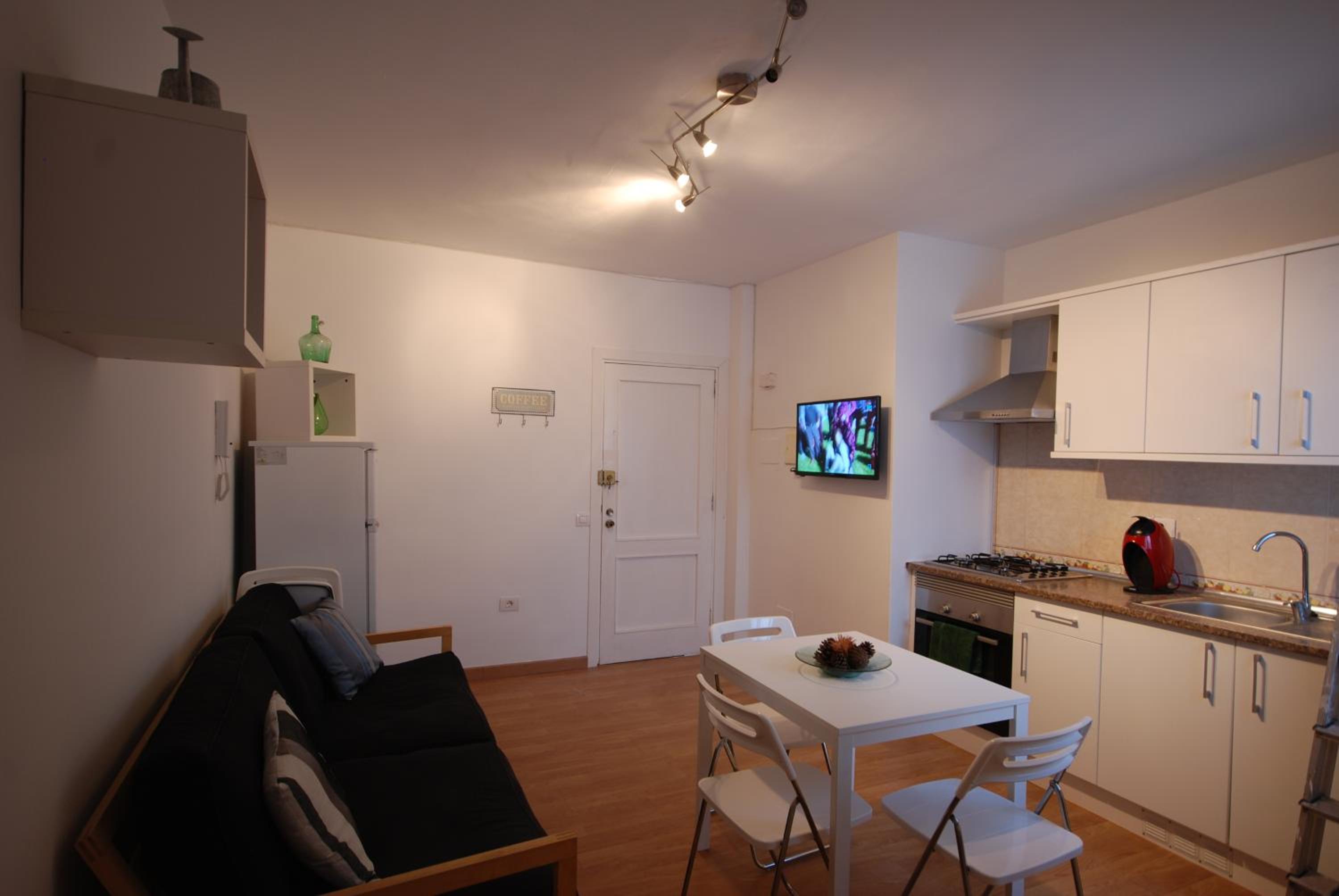 Apartment with Shower - Photo 11
