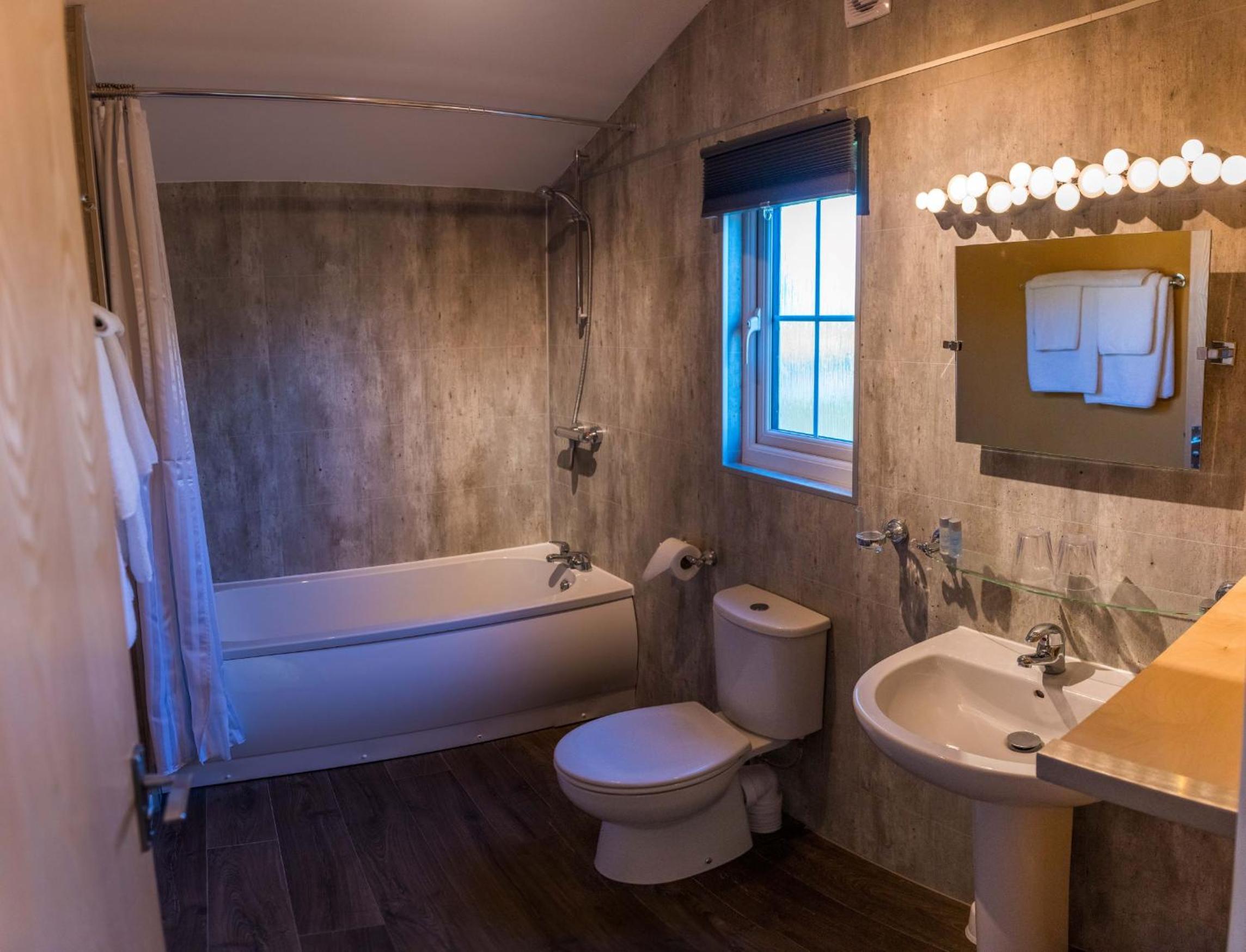 Large Double or Twin Room with Garden View photo 2