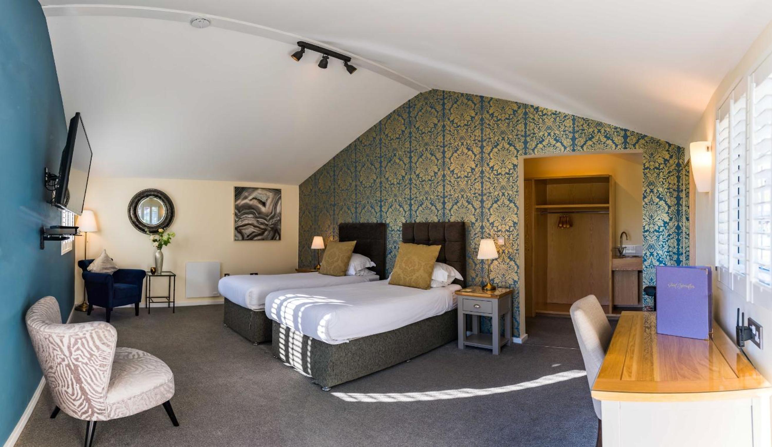 Large Double or Twin Room with Garden View photo 3