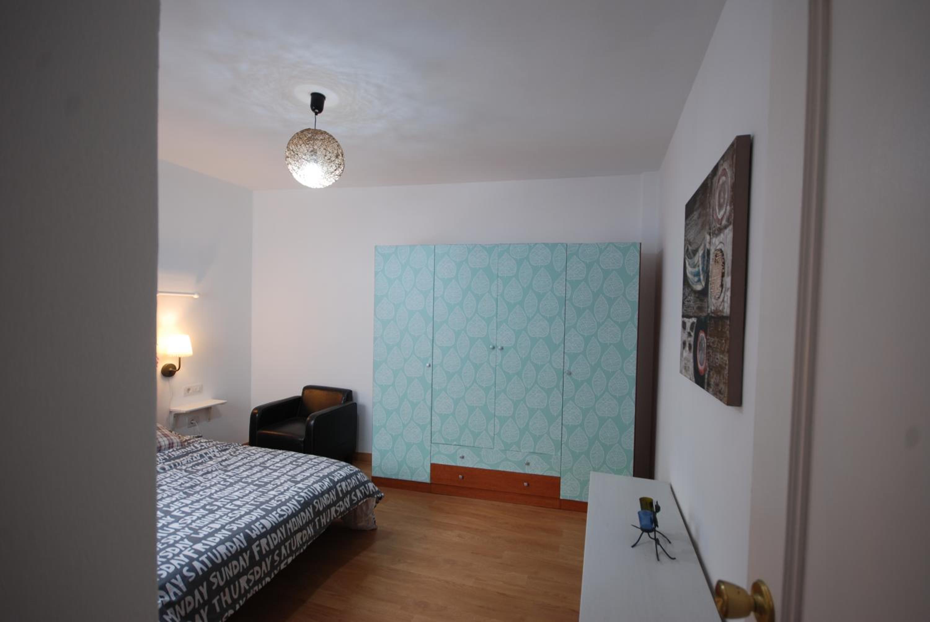 Apartment with Shower - Photo 4
