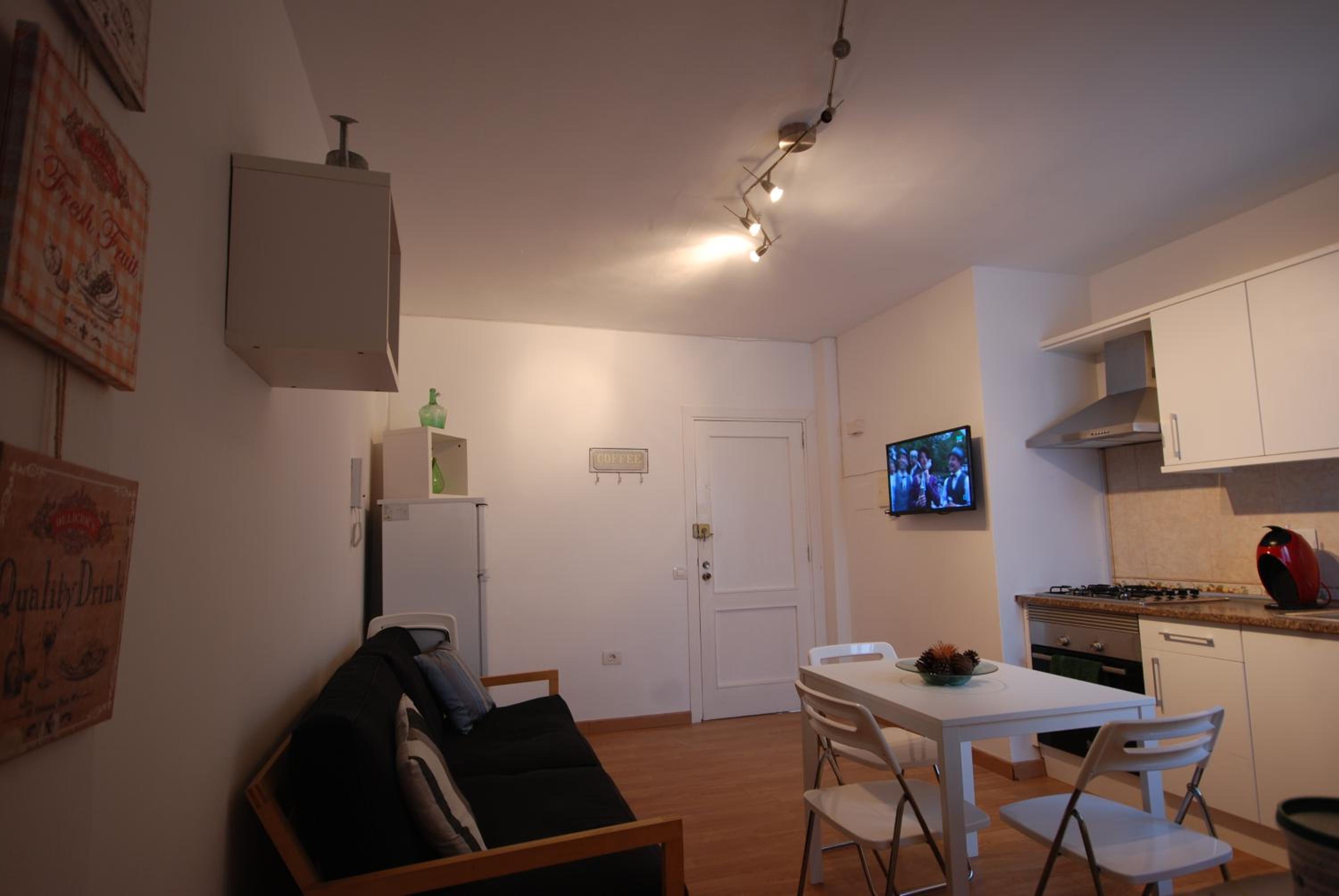 Apartment with Shower - Photo 7