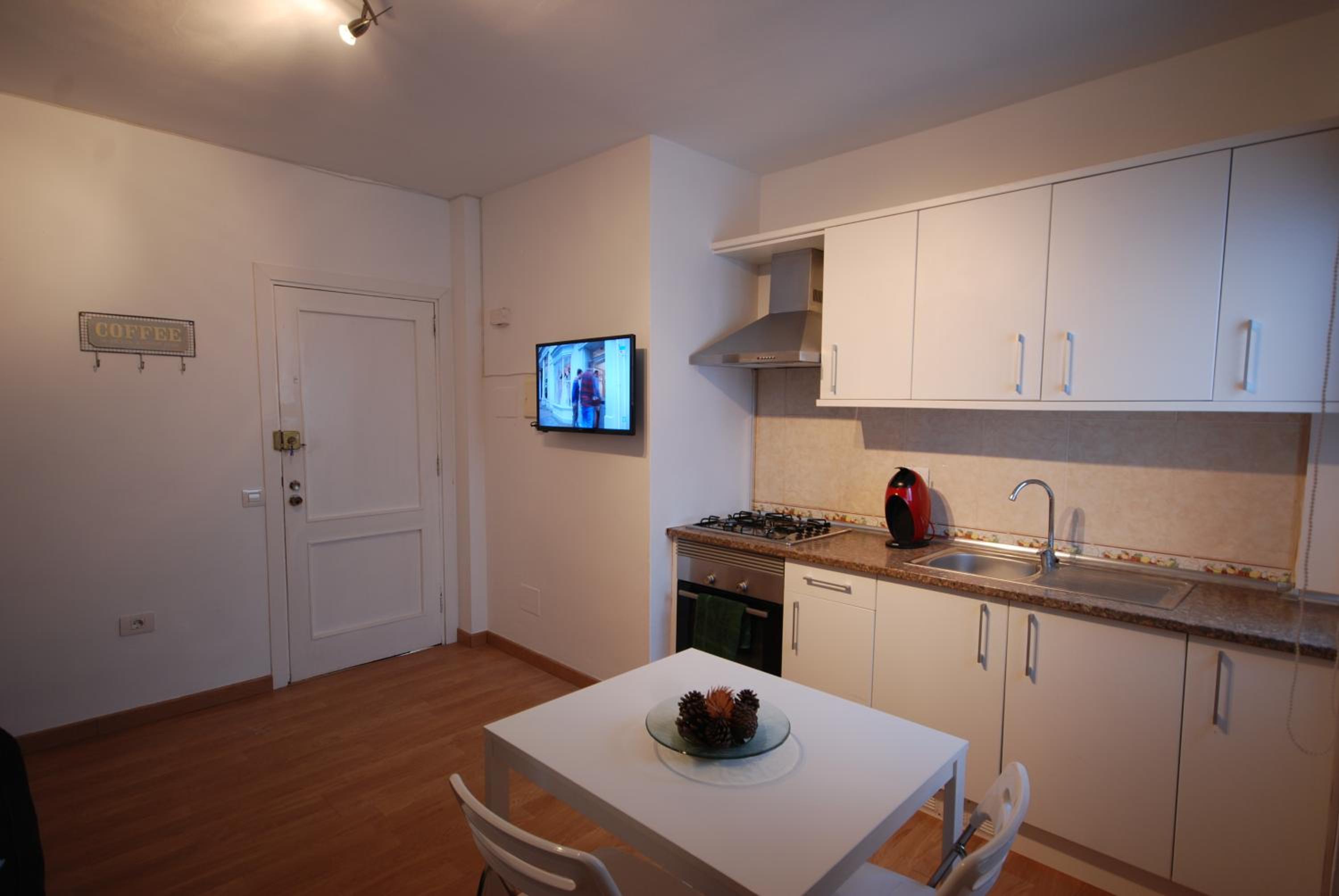 Apartment with Shower - Photo 3