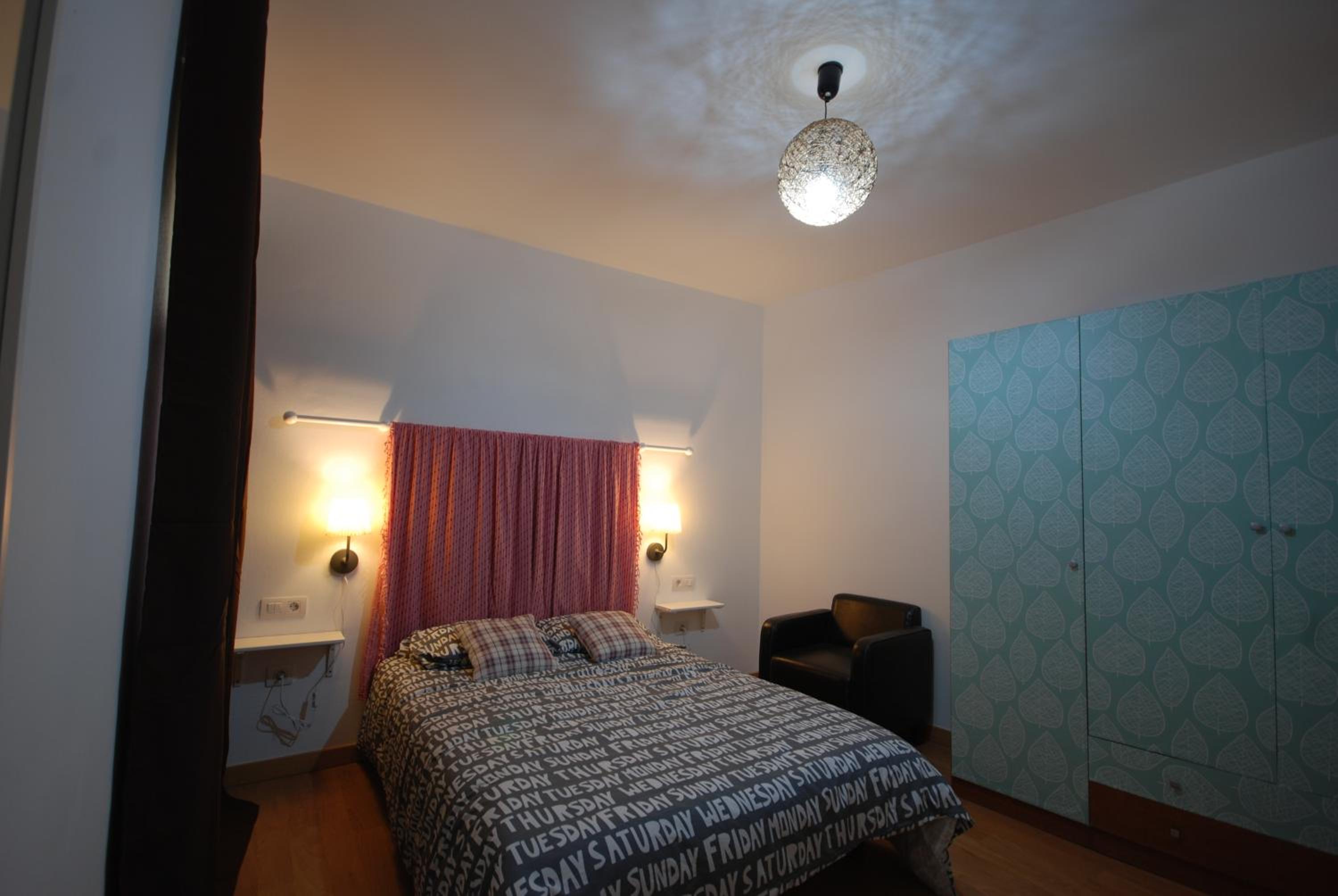 Apartment with Shower - Photo 8