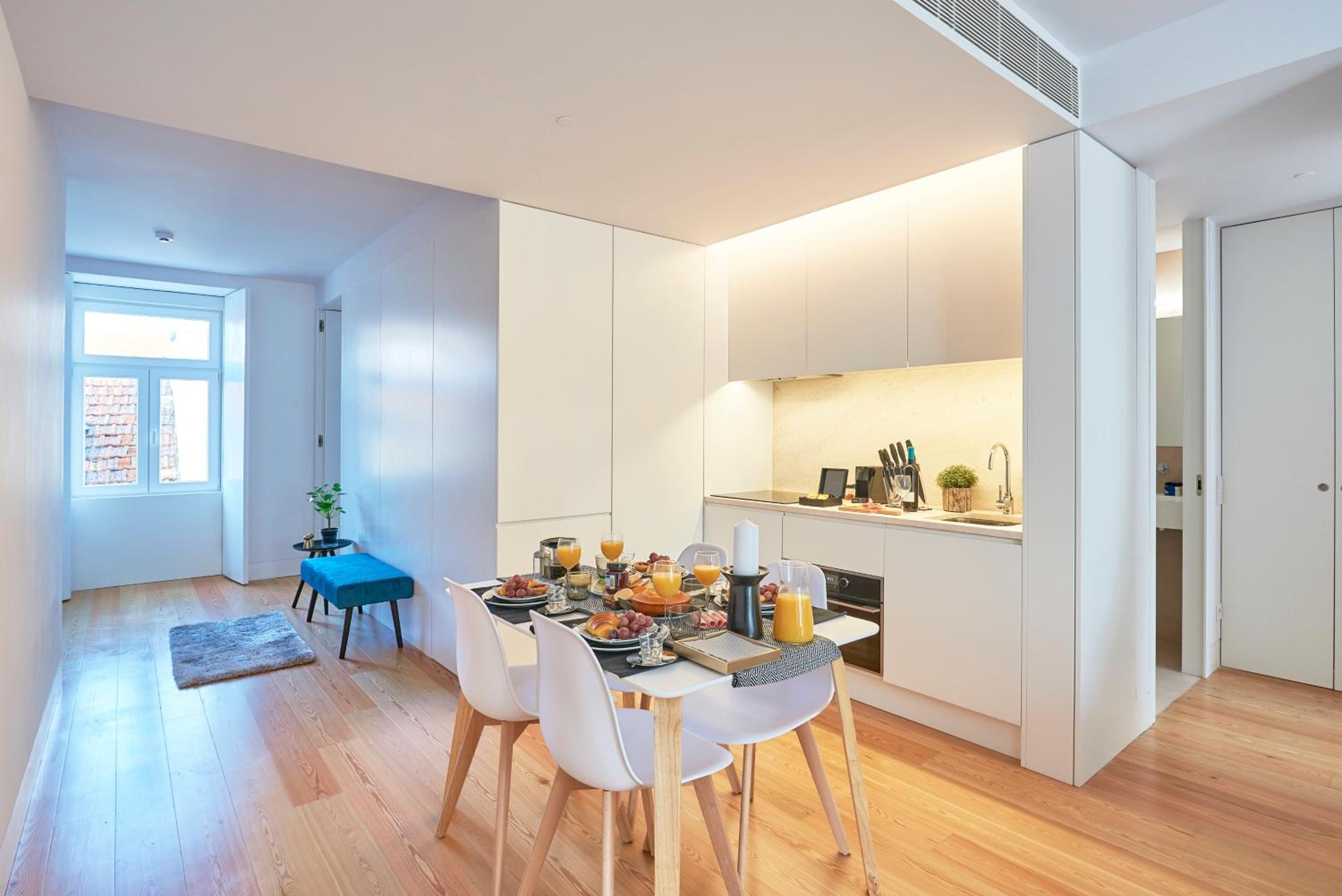Two-Bedroom Apartment with Balcony - Photo 21