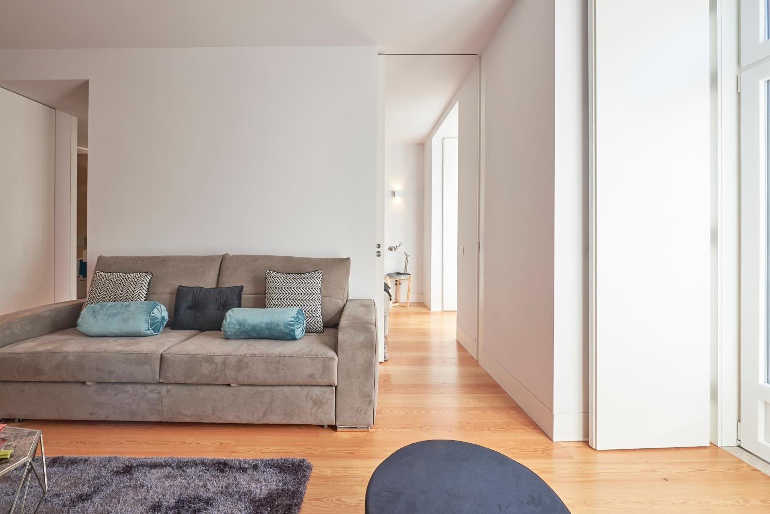 Two-Bedroom Apartment with Balcony - Photo 24