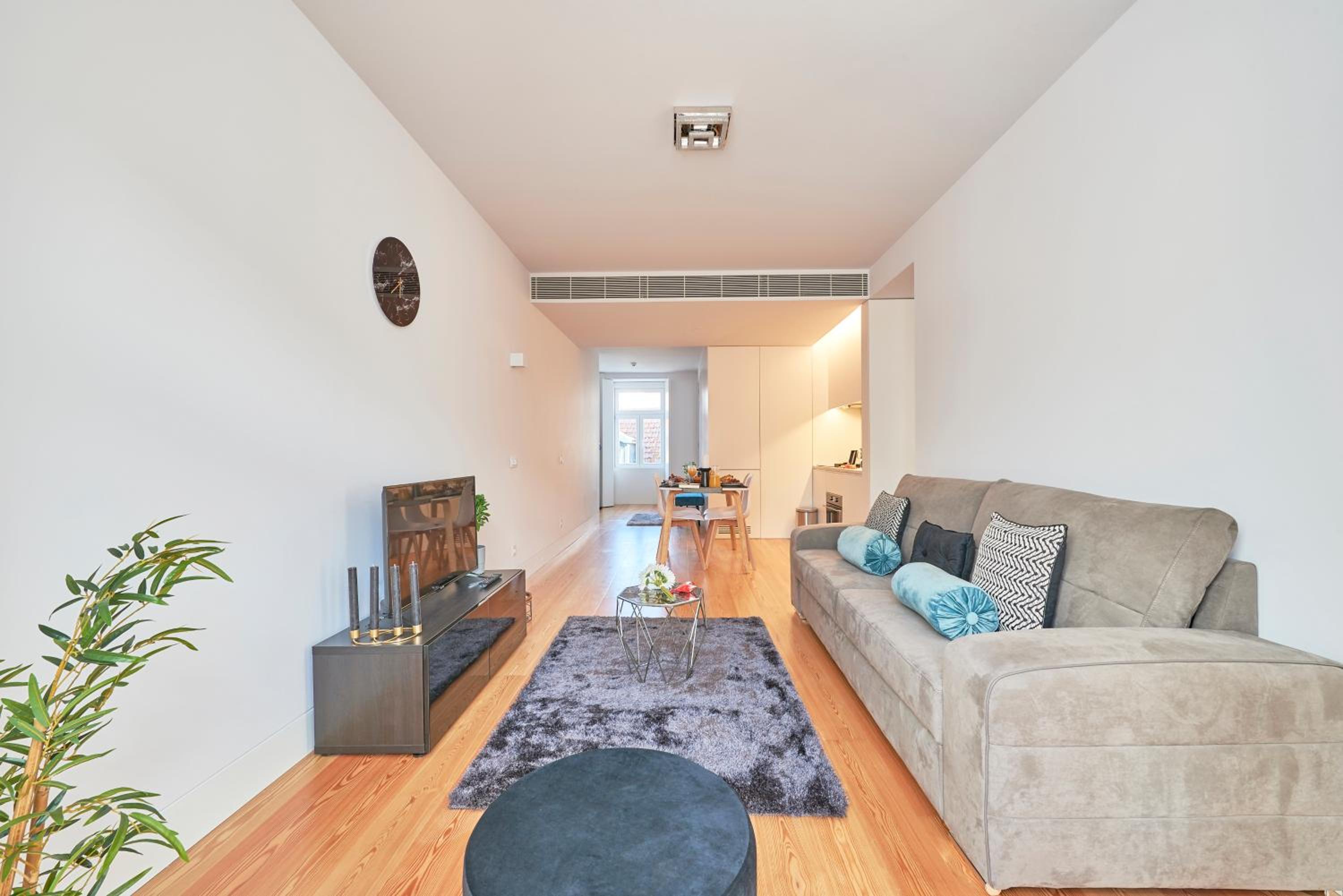 Two-Bedroom Apartment with Balcony - Photo 26