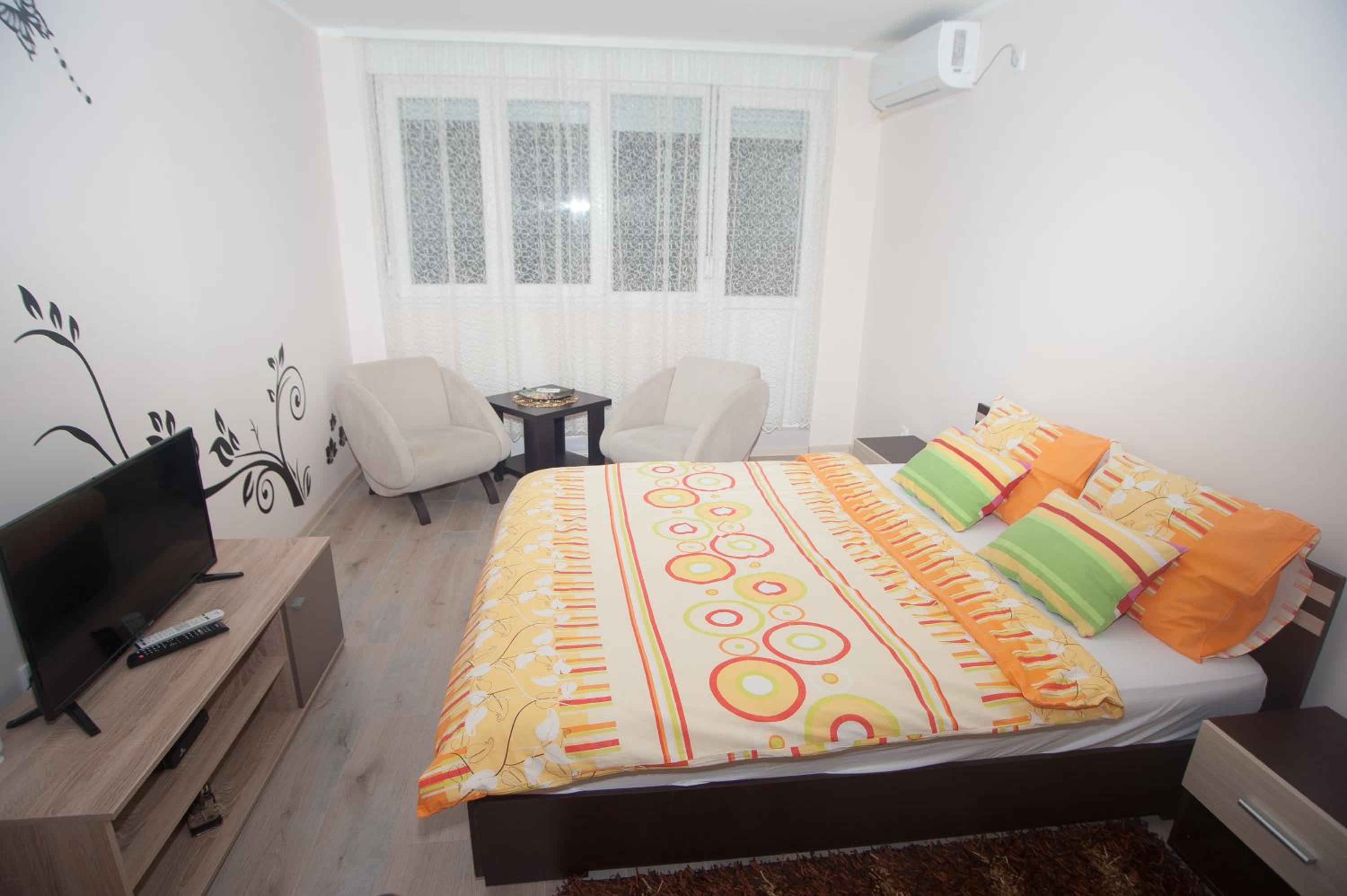 Apartment photo 1