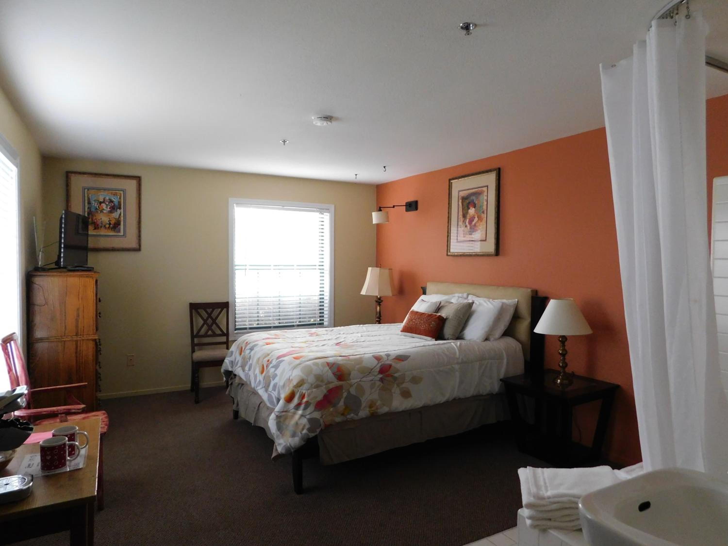 Queen Room - Disability Access - Photo 1