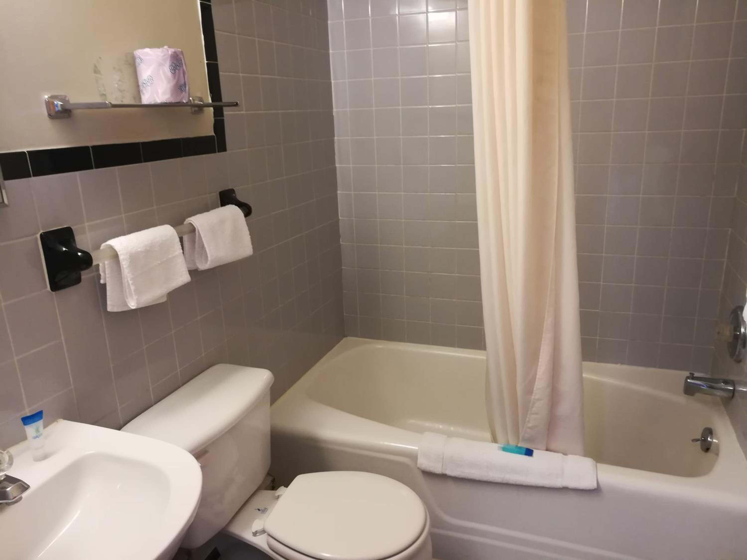 Double Room with Two Double Beds - Non-Smoking - Photo 5