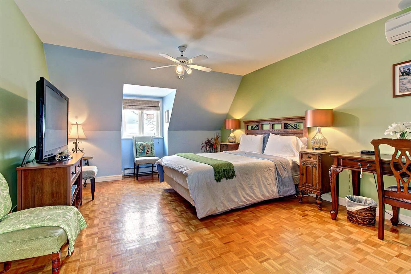 Superior Queen Room with Private Bathroom photo 1