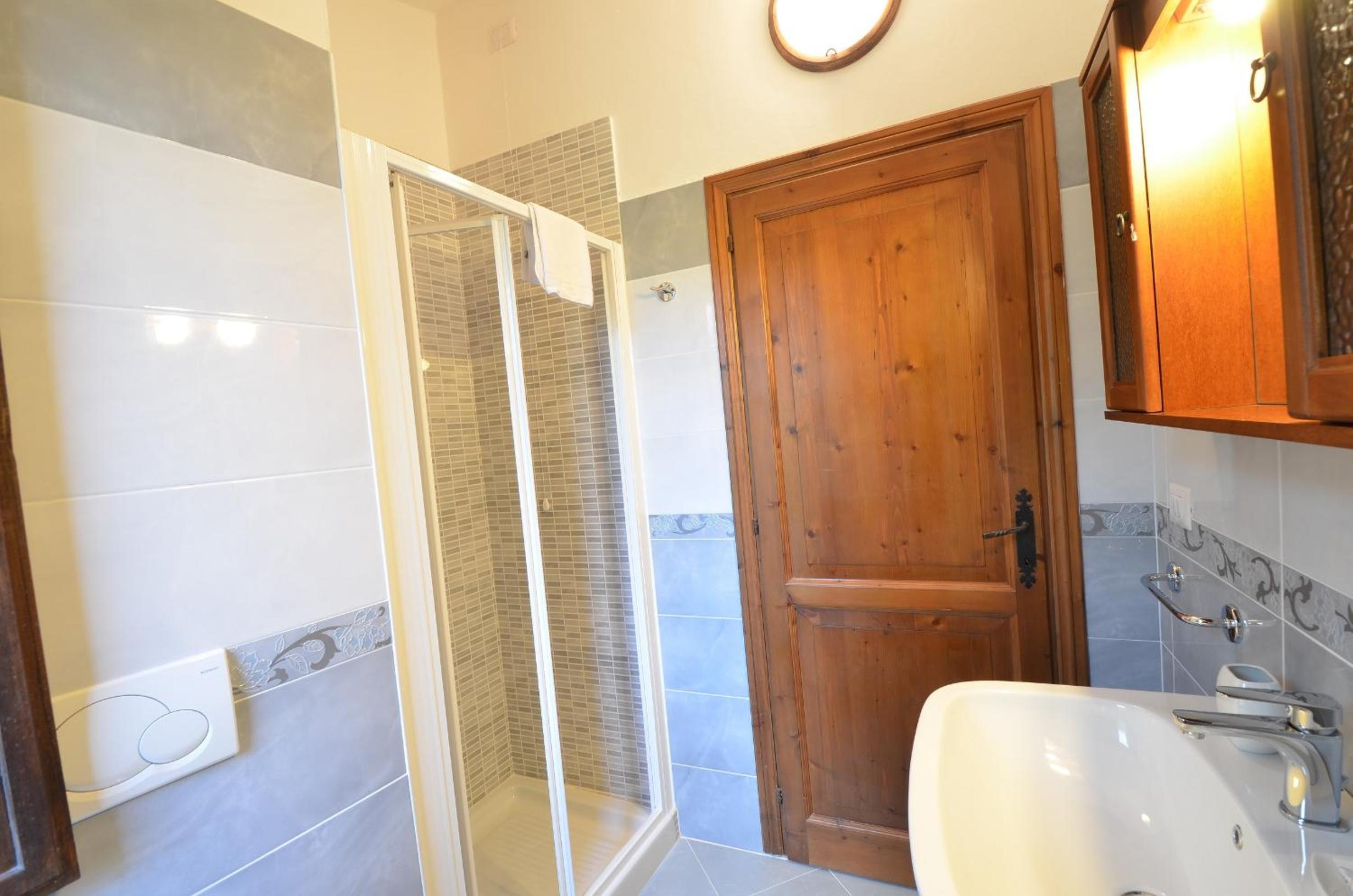 Family Room with Private Bathroom photo 2