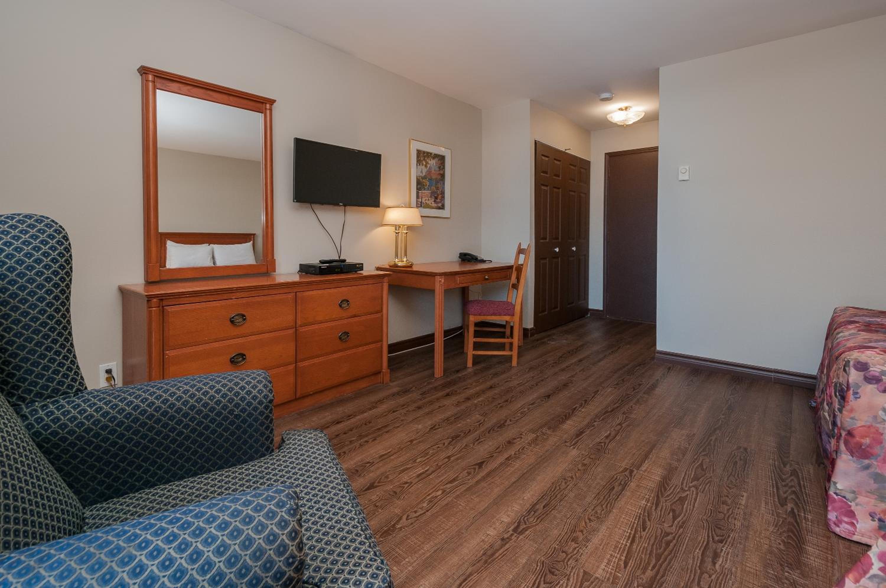 Economy Quadruple Room - Photo 1