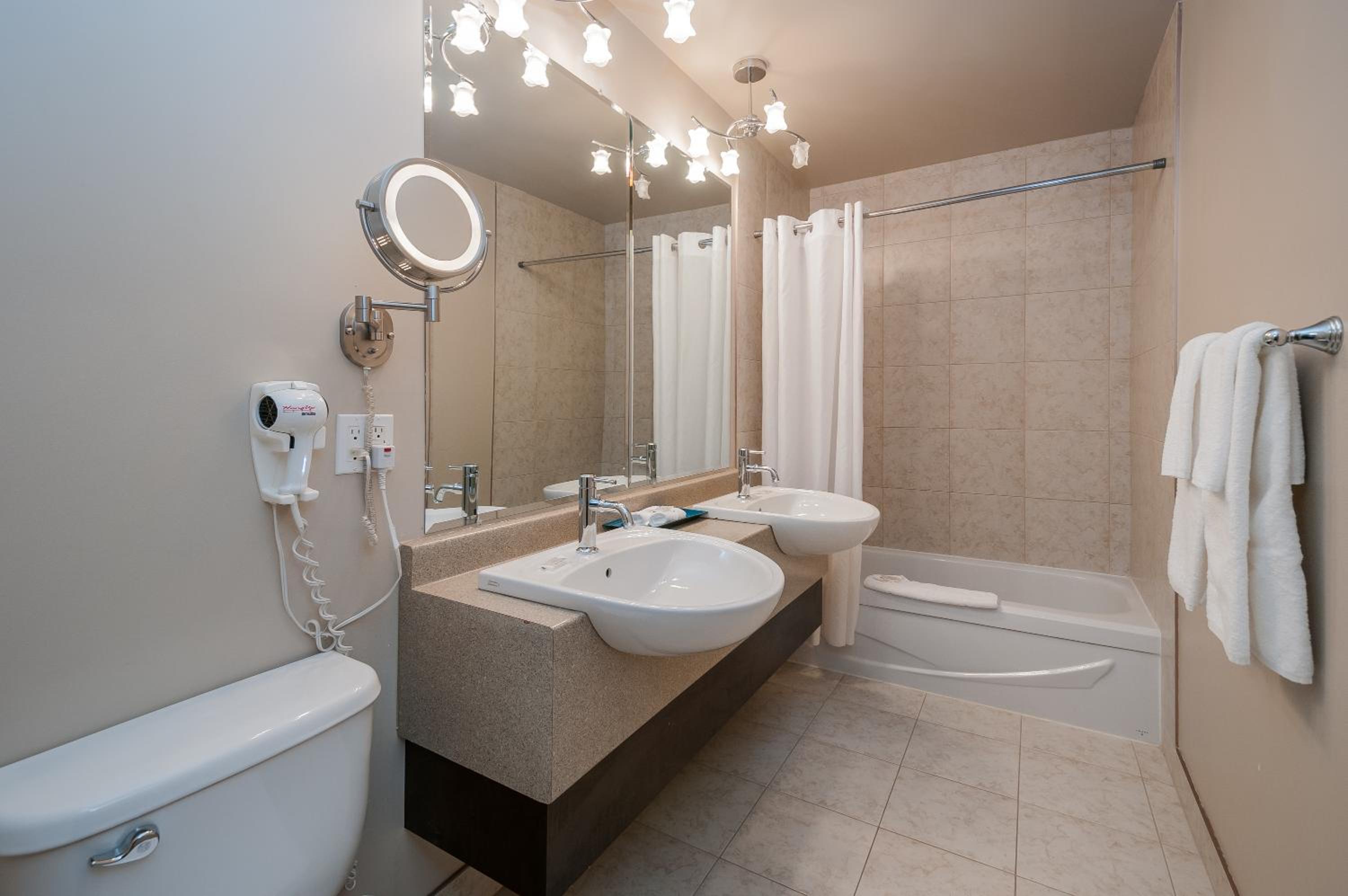 King Suite - Photo 2