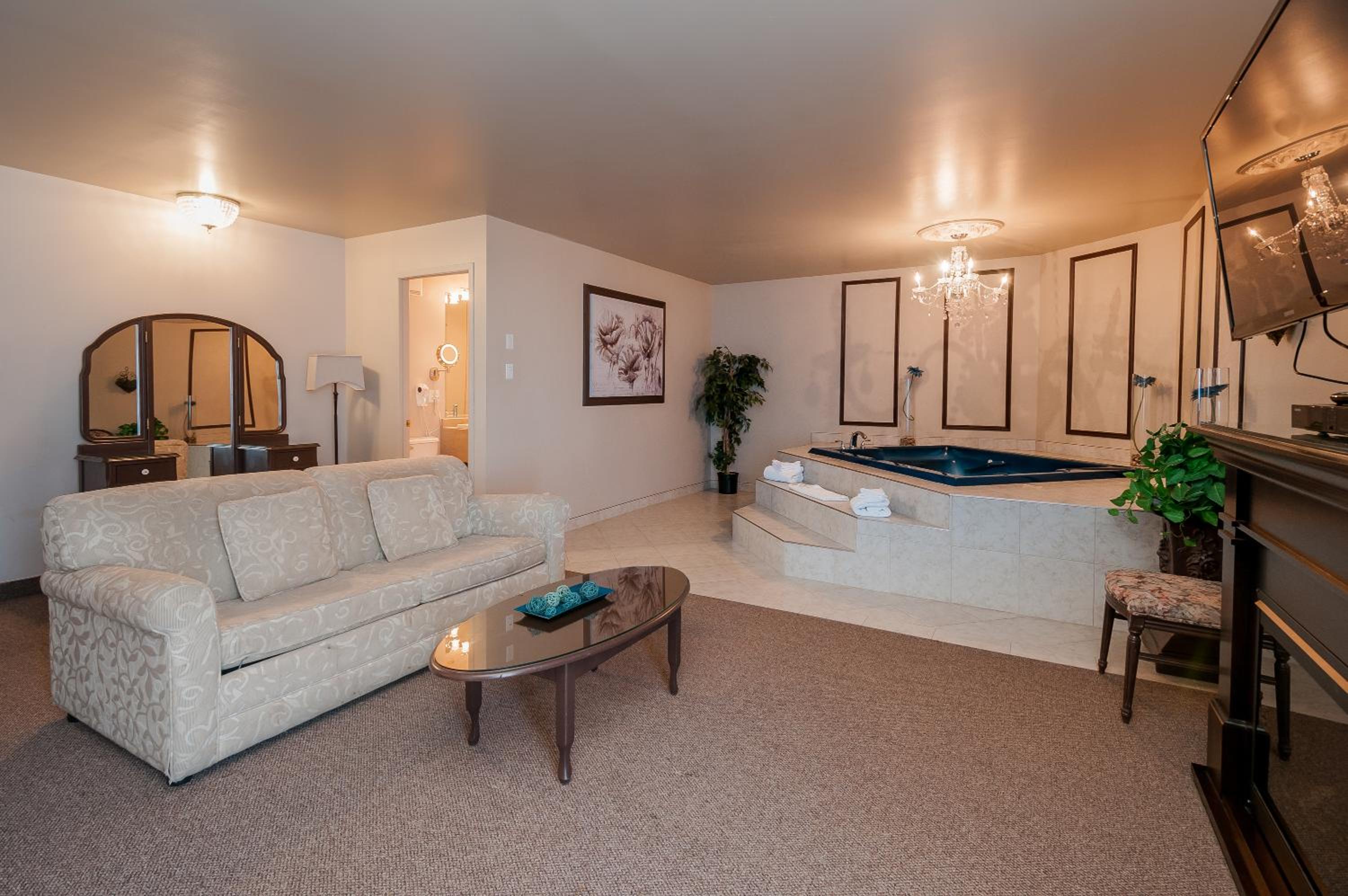 King Suite - Photo 3
