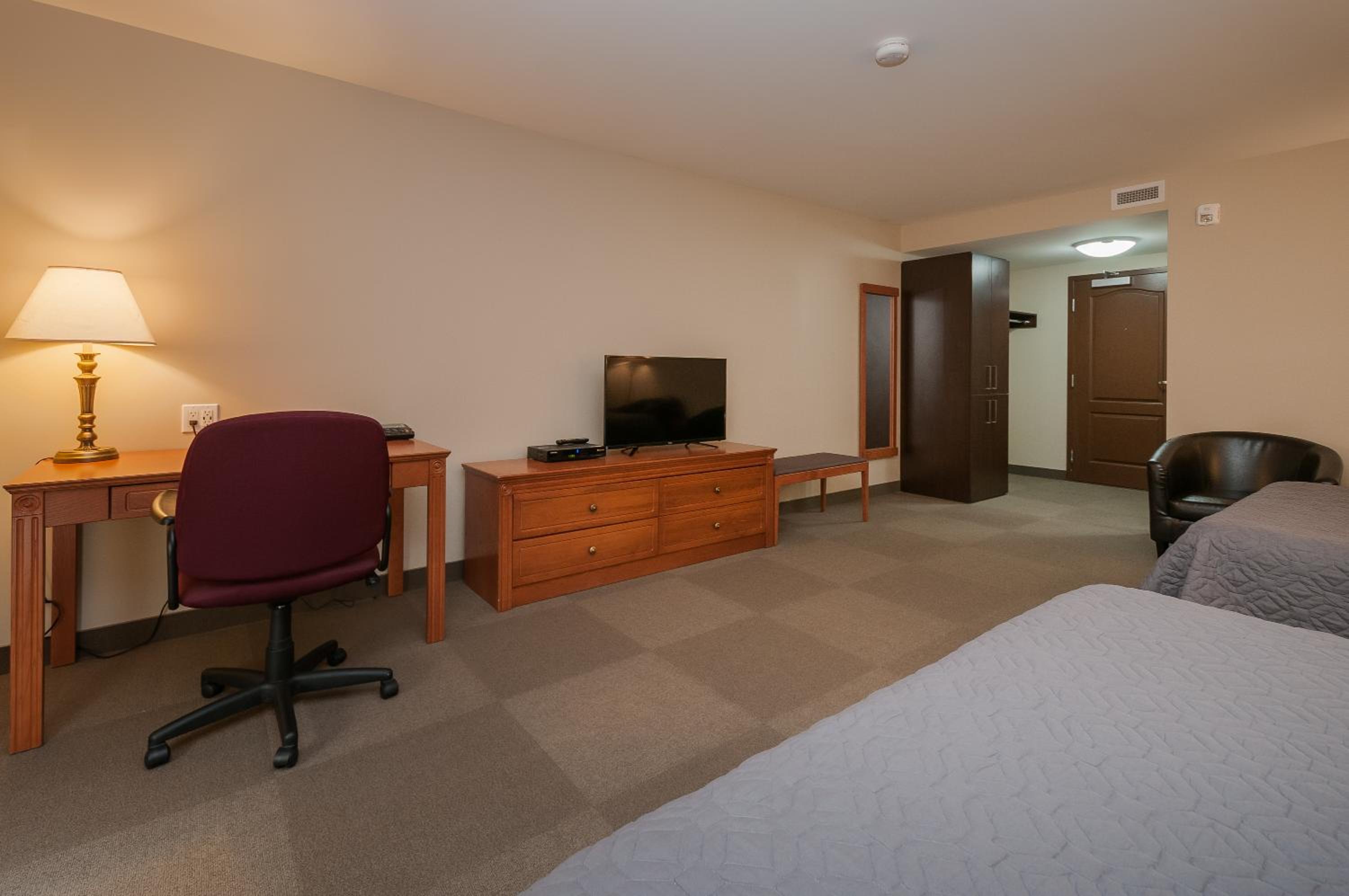 Deluxe Queen Room with Two Queen Beds - Photo 2