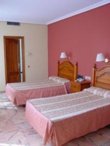 Standard Twin Room - Photo 1