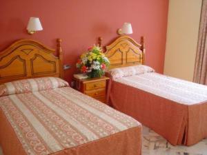 Standard Twin Room - Photo 4