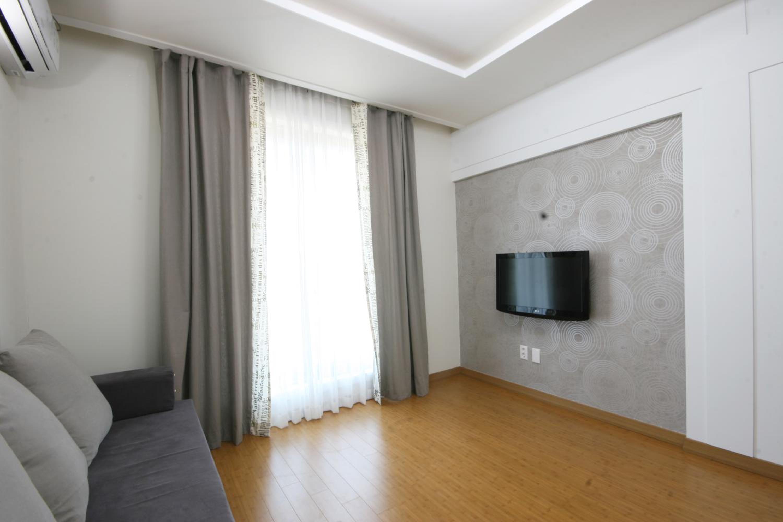 Two-Bedroom House photo 2
