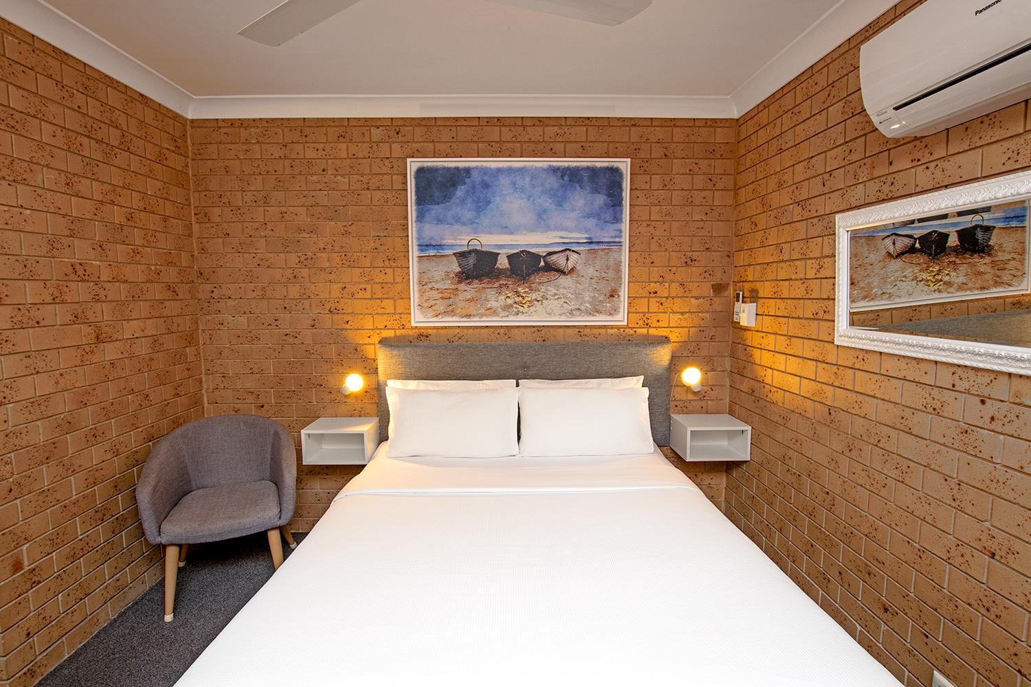 Economy Queen Room photo 2
