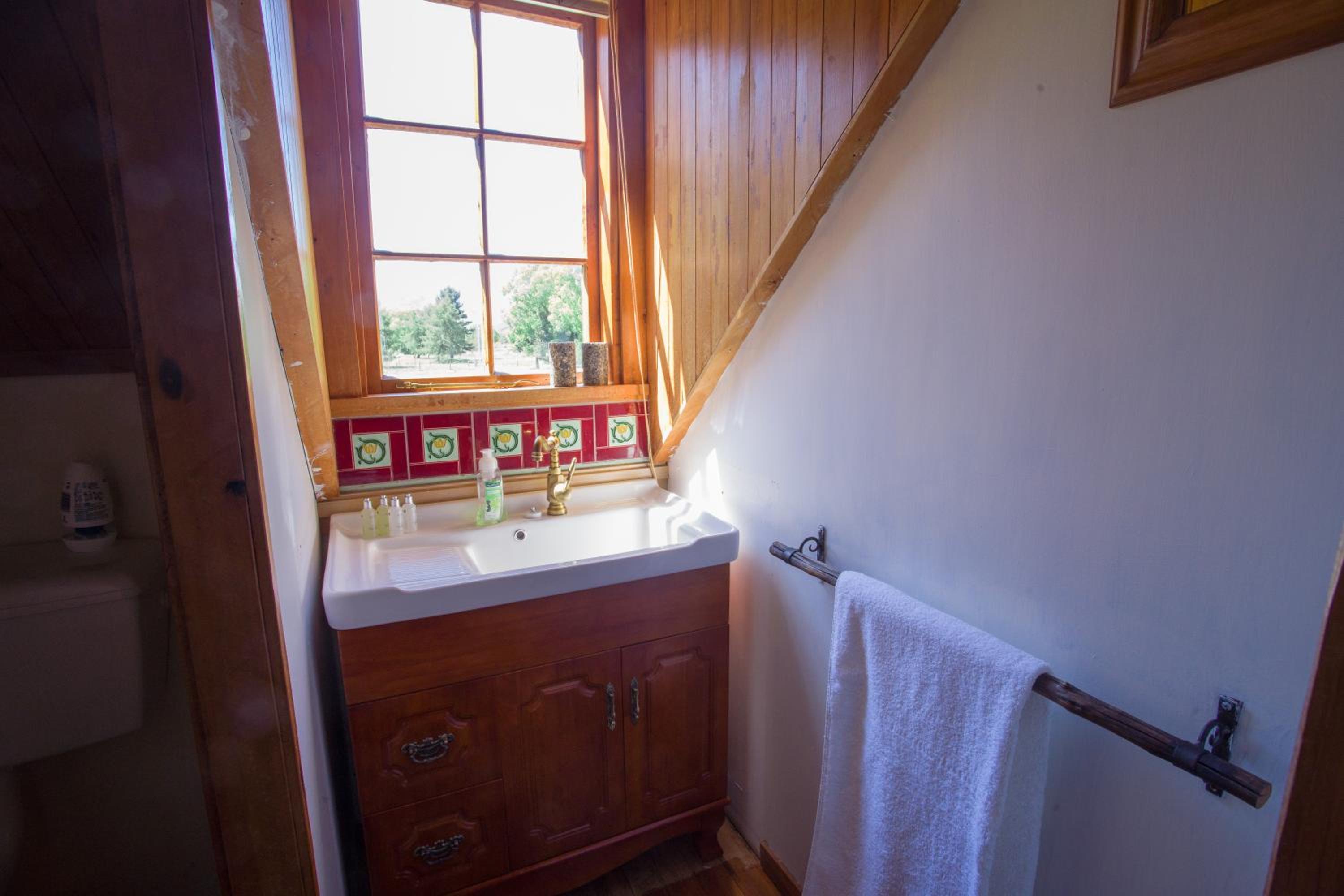 Five-Bedroom House - Photo 13