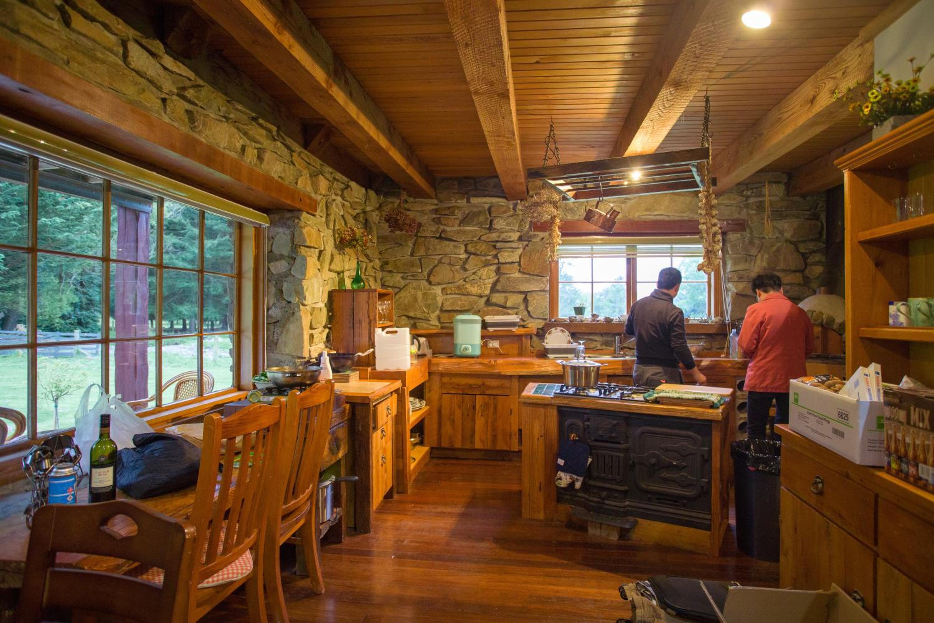 Five-Bedroom House - Photo 8