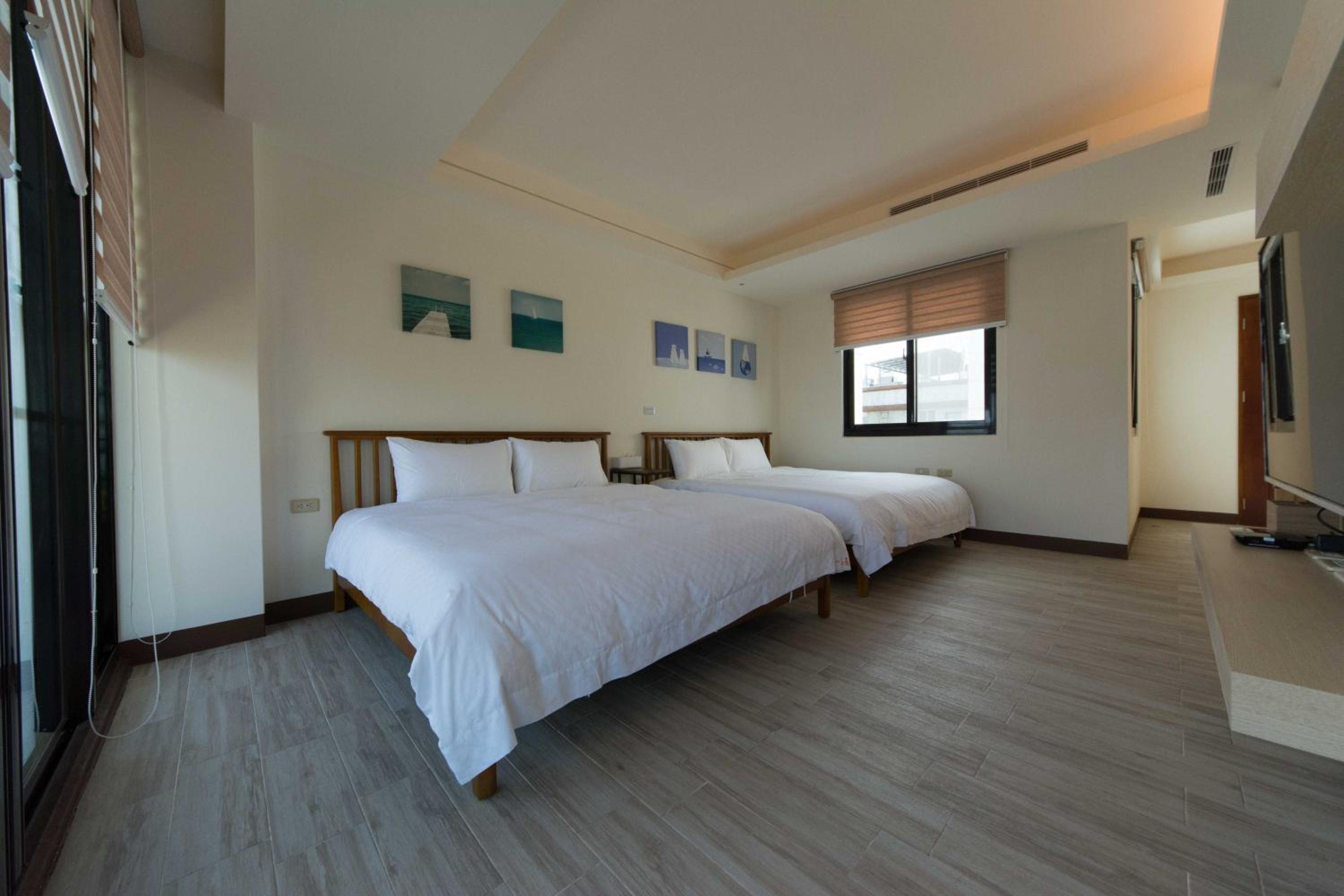 Quadruple Room with Balcony photo 3