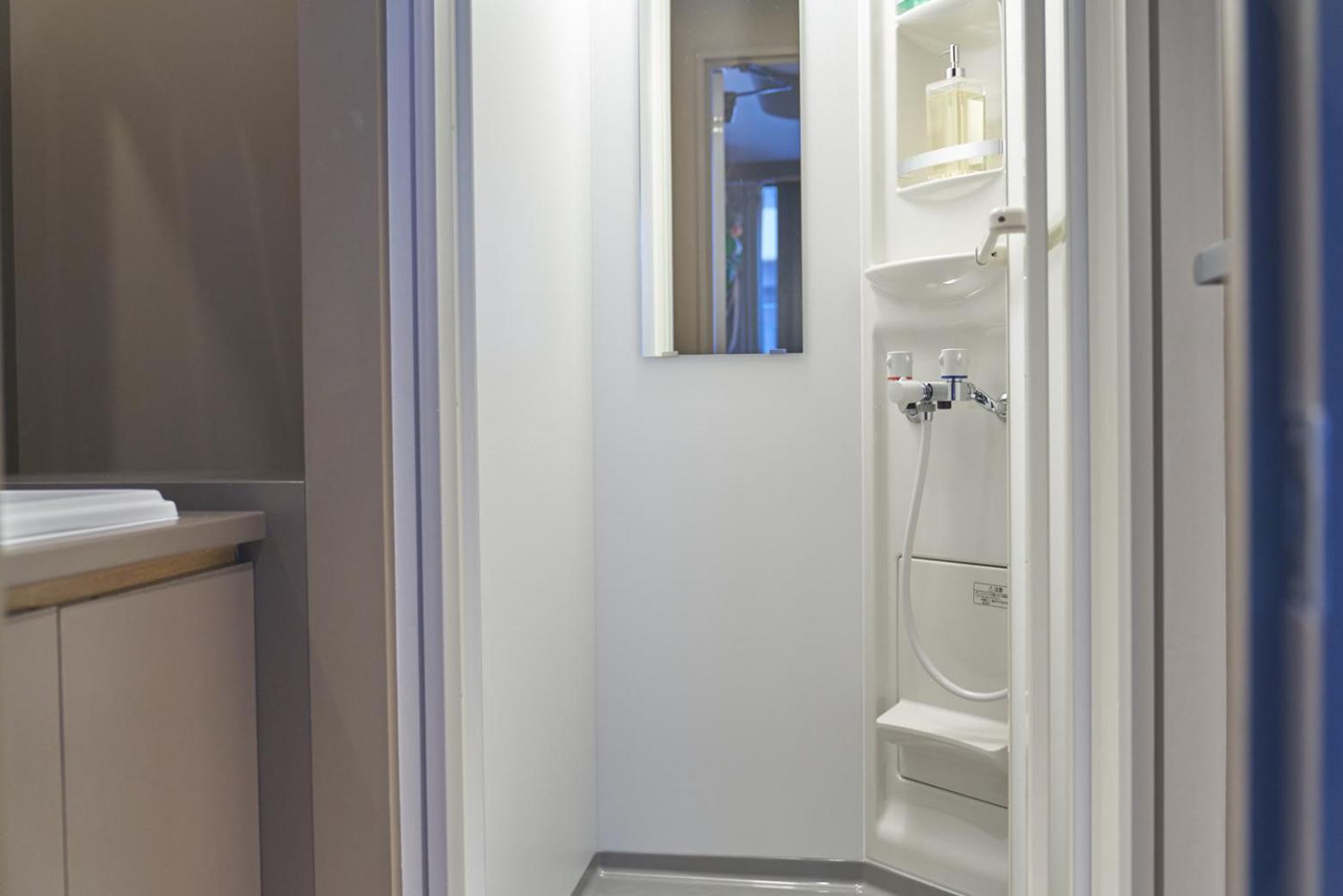 Compact Room in Shared Female Only Room photo 3