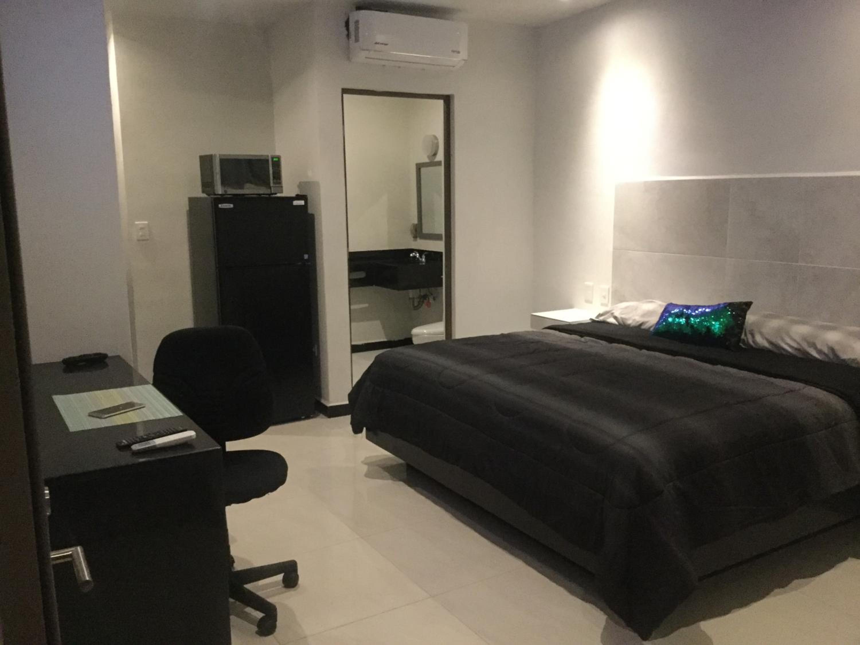 King Suite - Photo 16