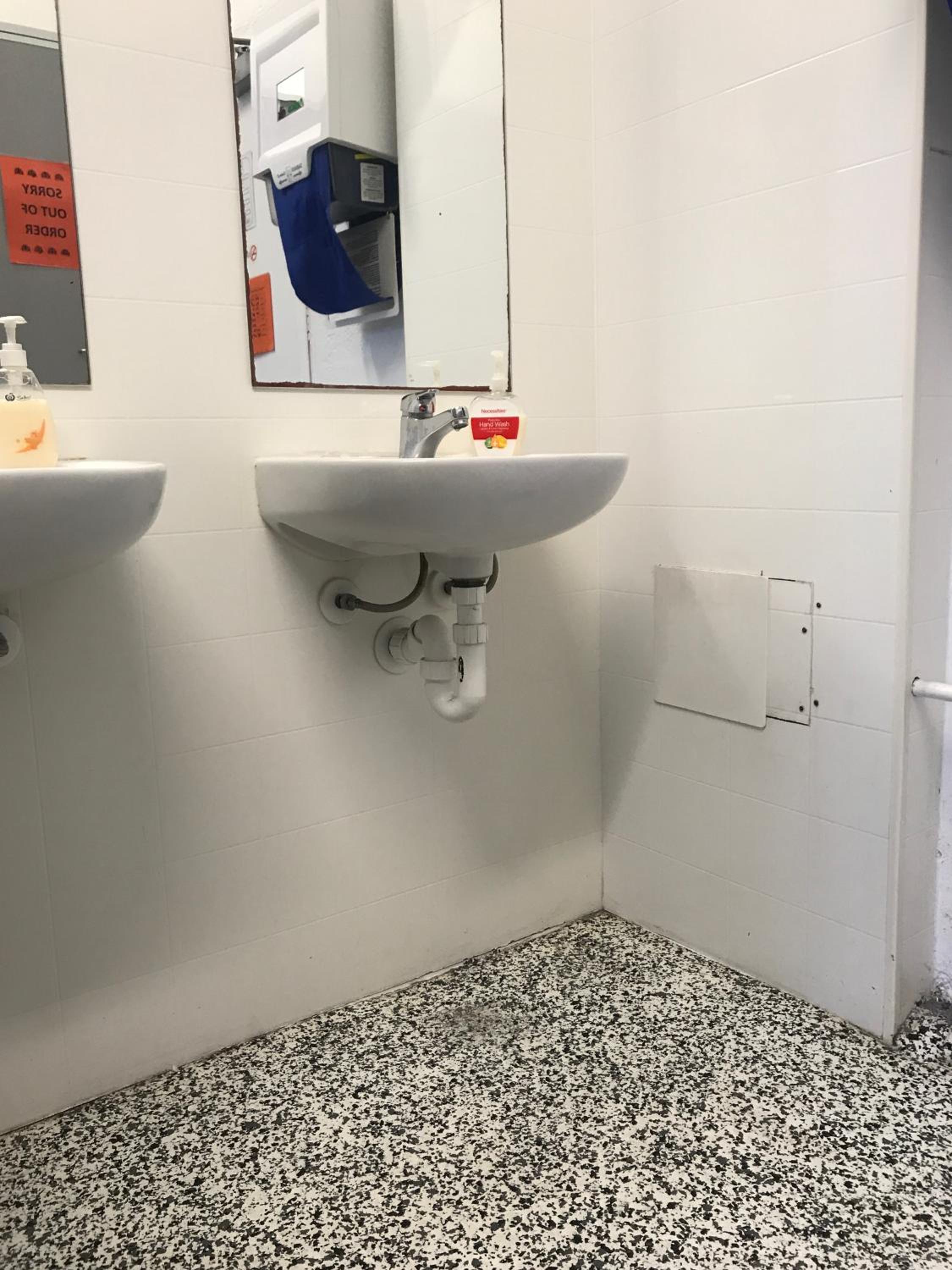 Single Room with Shared Bathroom photo 2