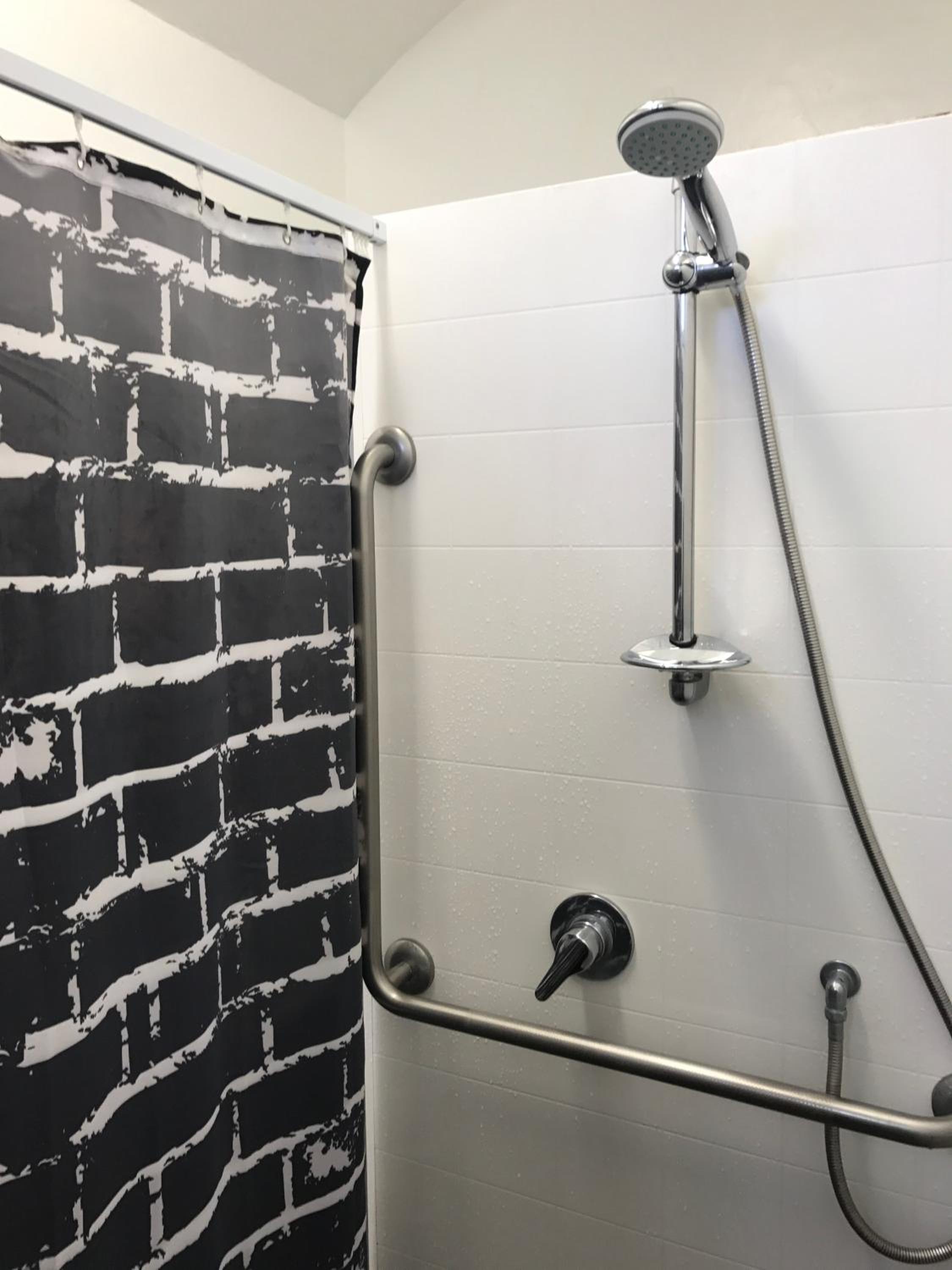 Single Room with Shared Bathroom photo 3