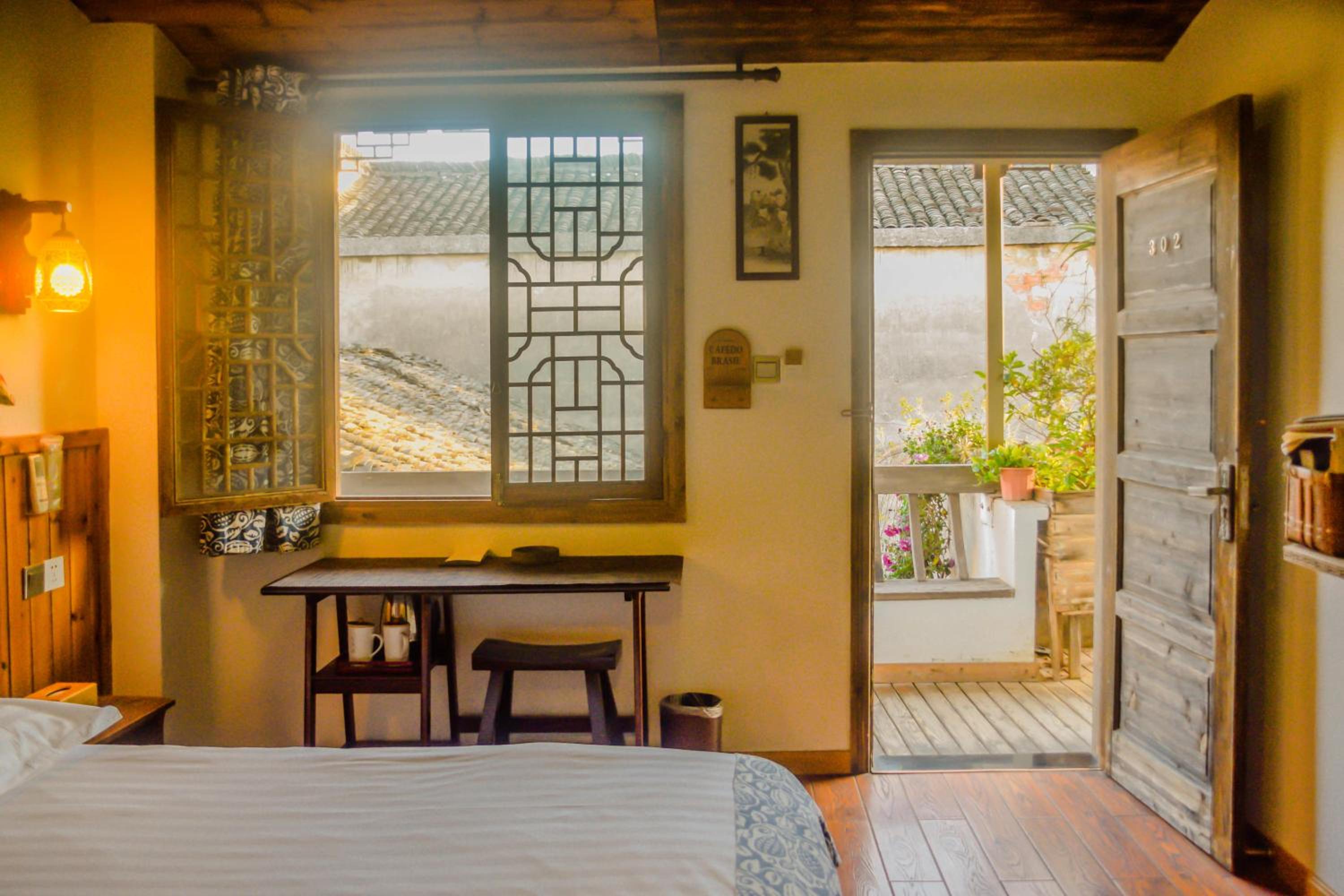 Queen Room with Garden View and Balcony photo 1