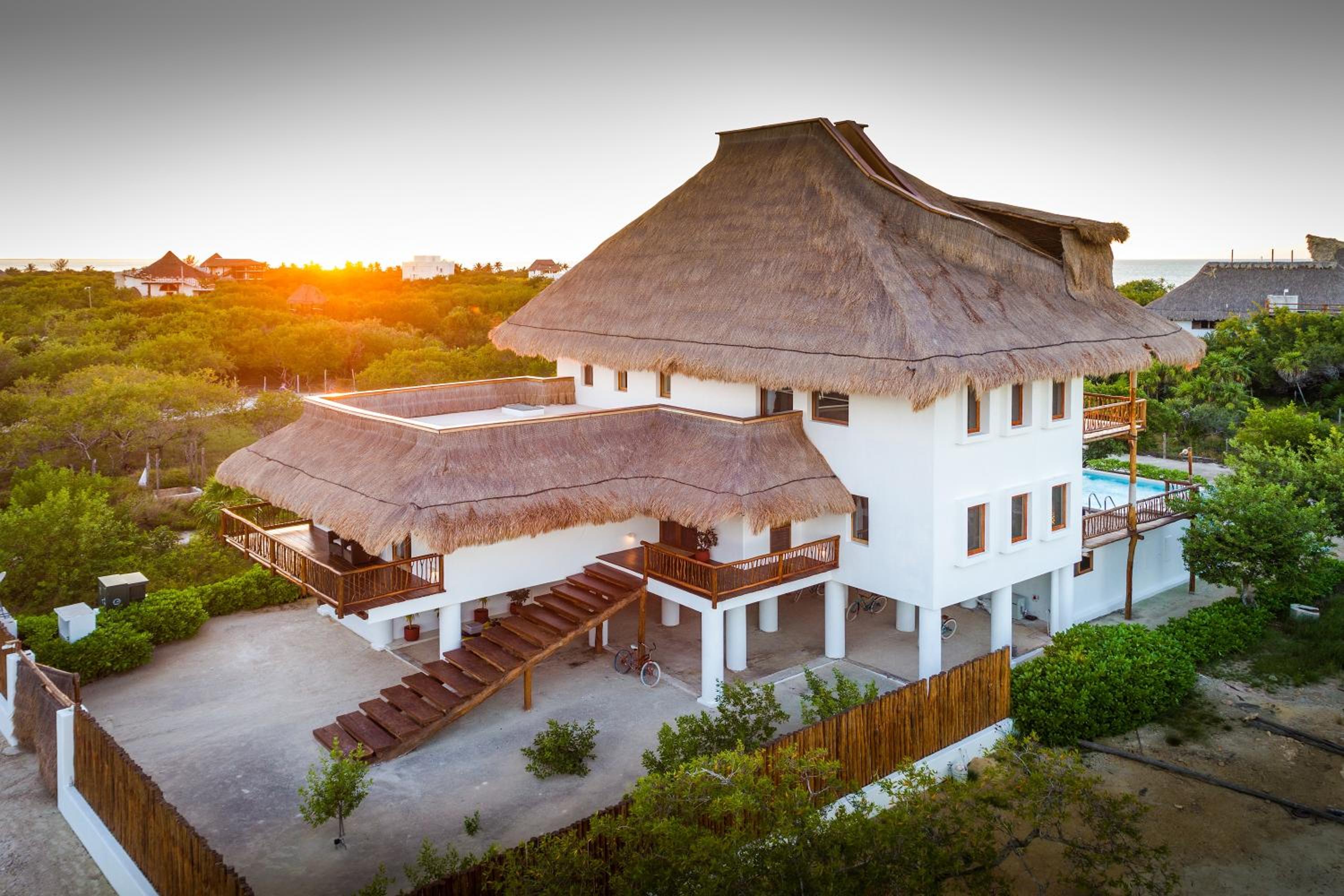 Villa - Photo 2