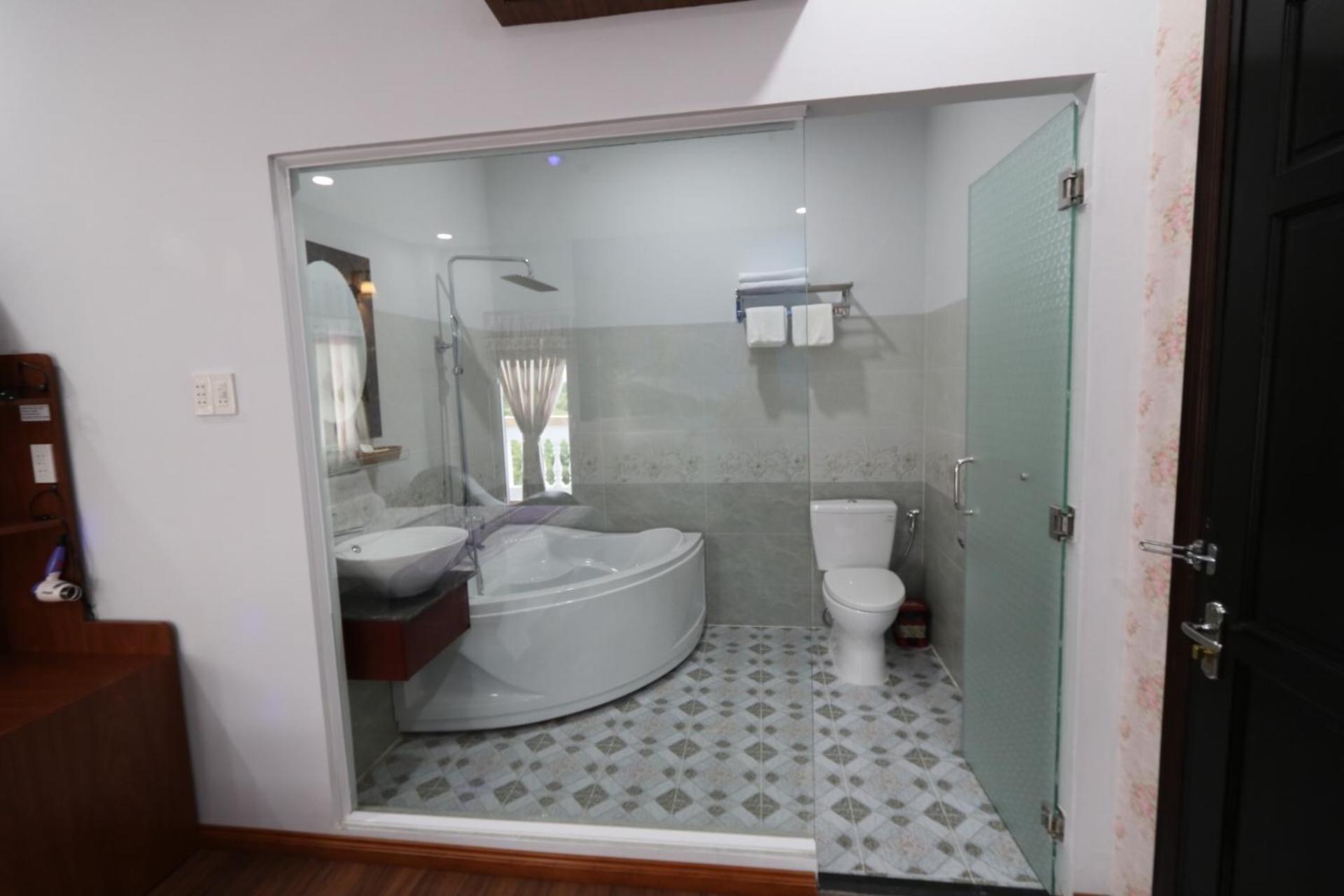 Deluxe Double Room with Balcony photo 2
