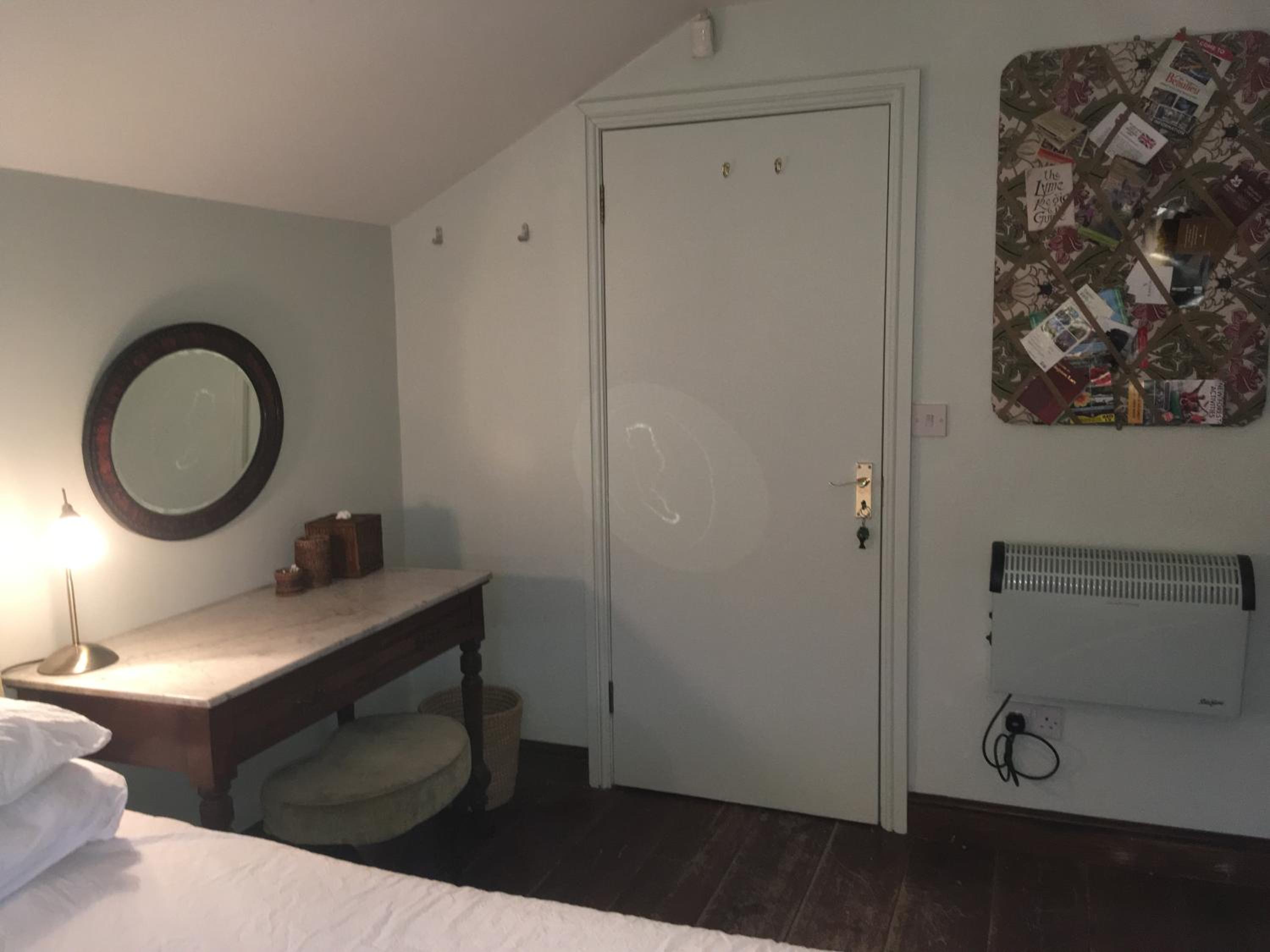 Deluxe Double or Twin Room - Photo 5