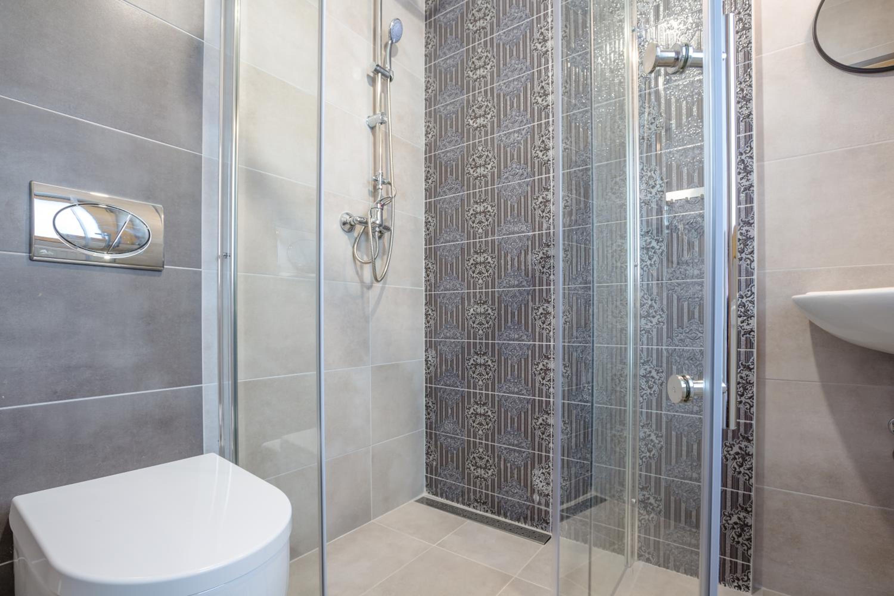Five-Bedroom Chalet with Shower photo 3