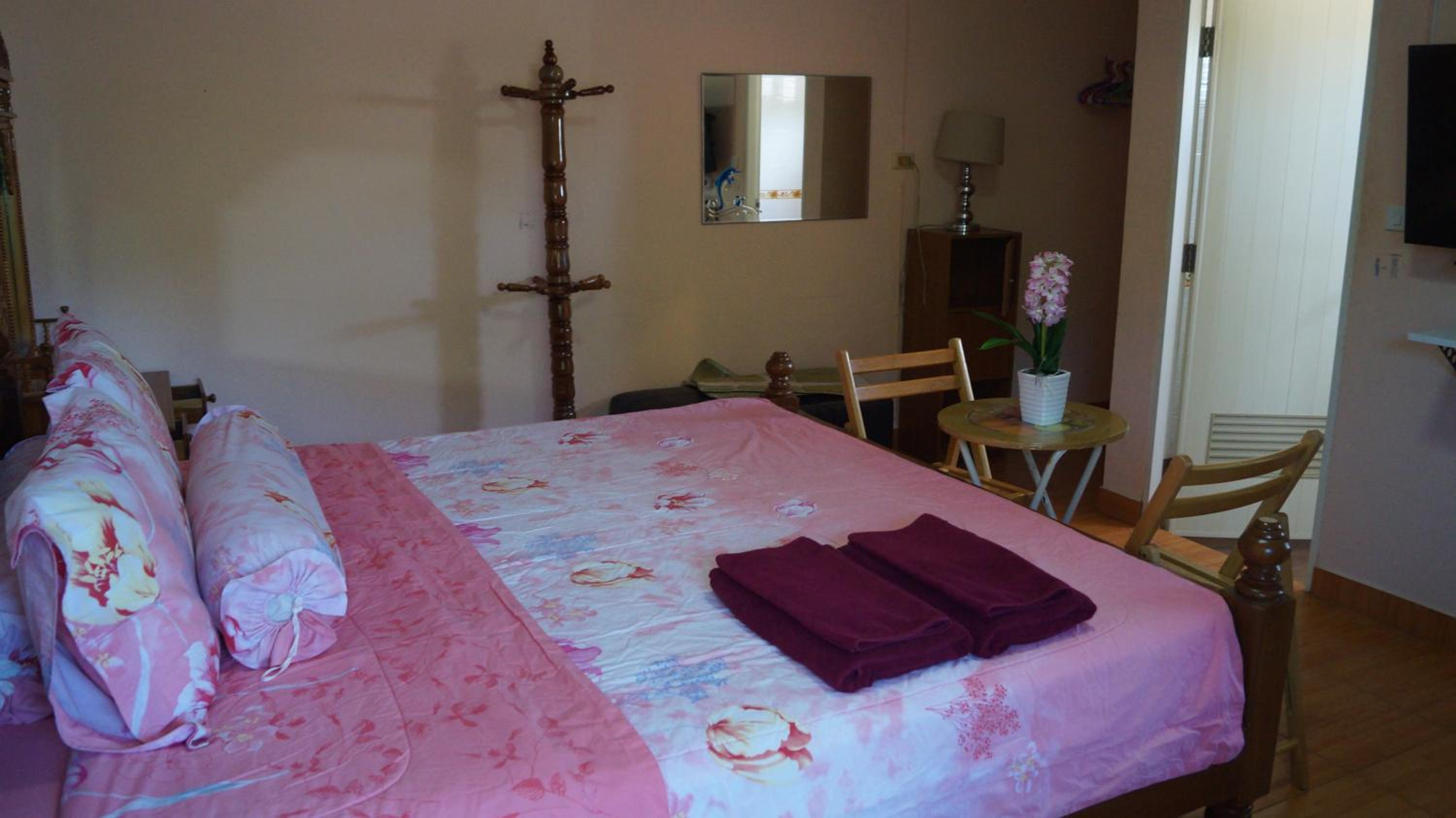 Apartment with Mountain View - Photo 2