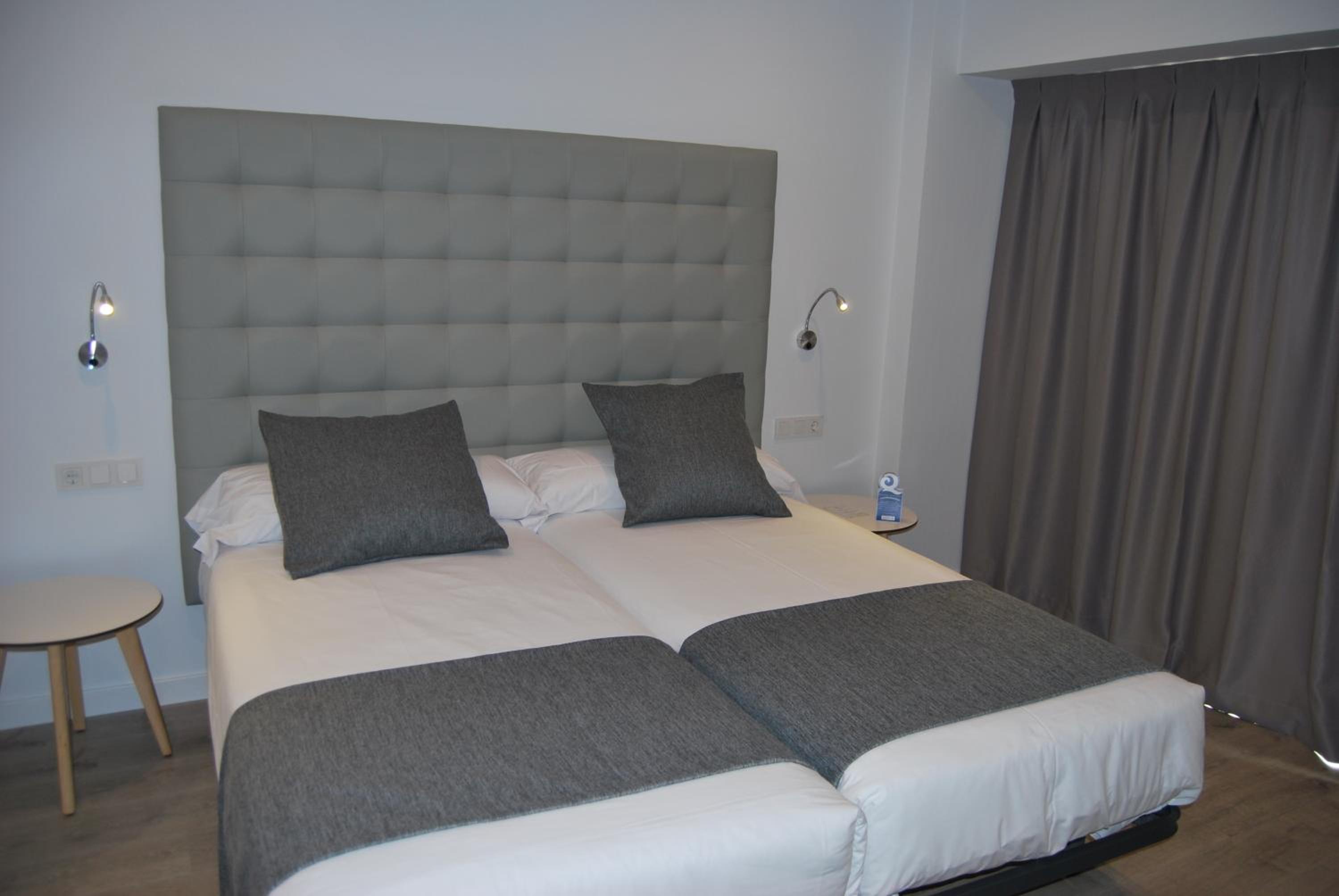 Twin Room - Photo 10