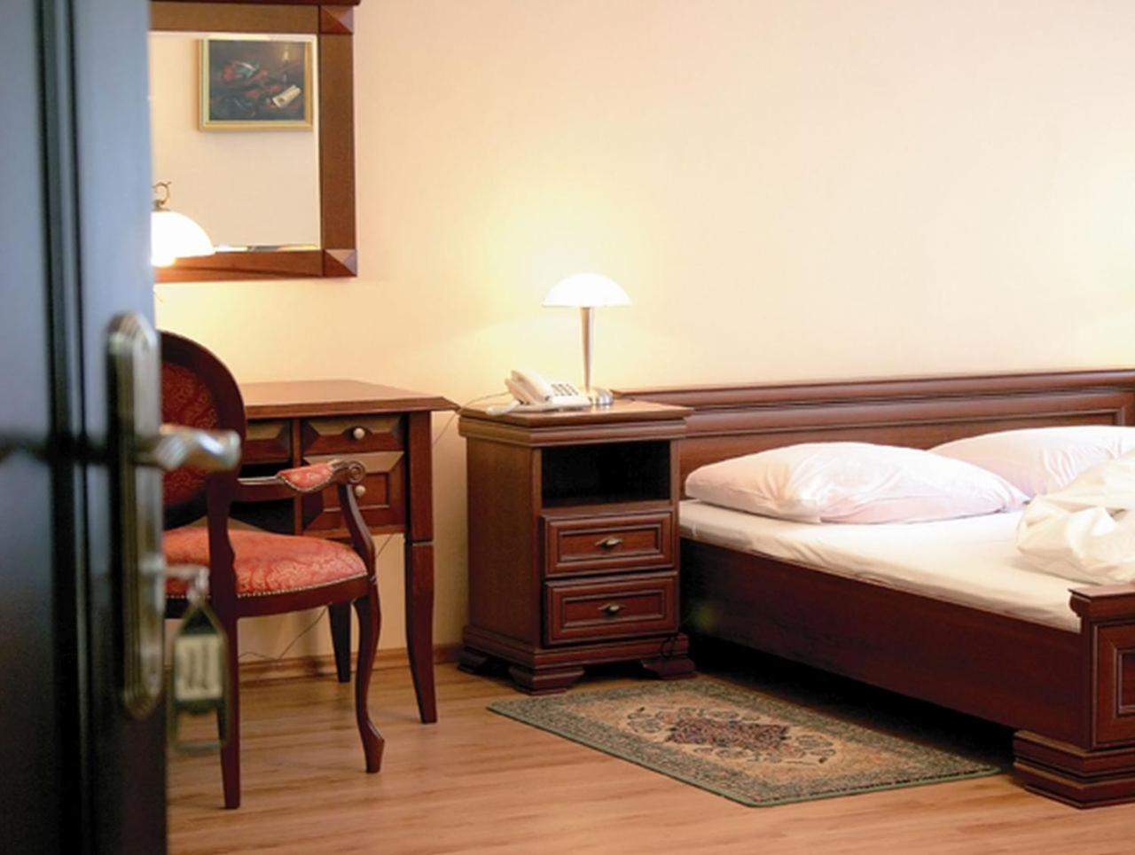 Deluxe Double Room with Balcony - Photo 3