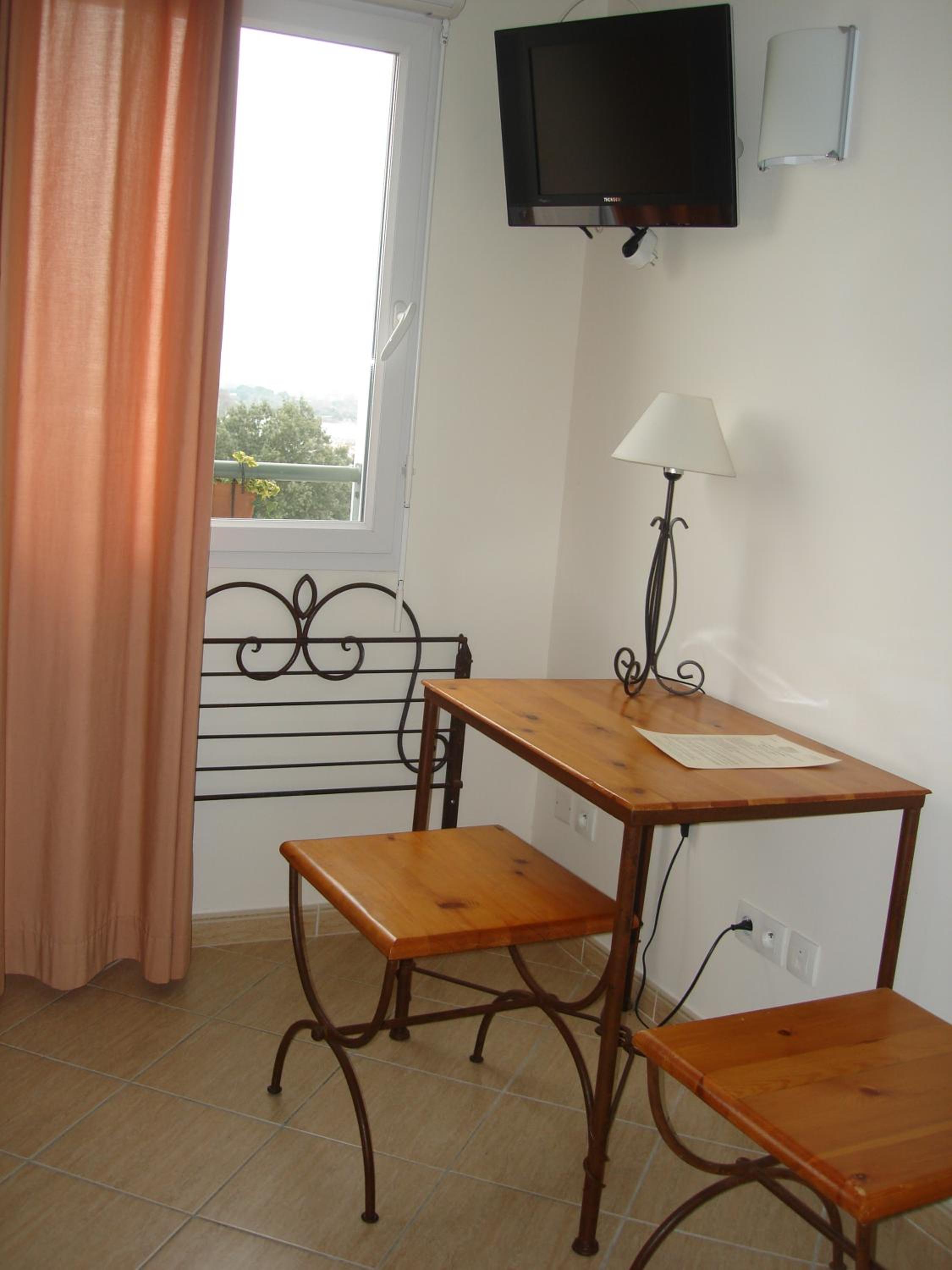 Double Room - Photo 13