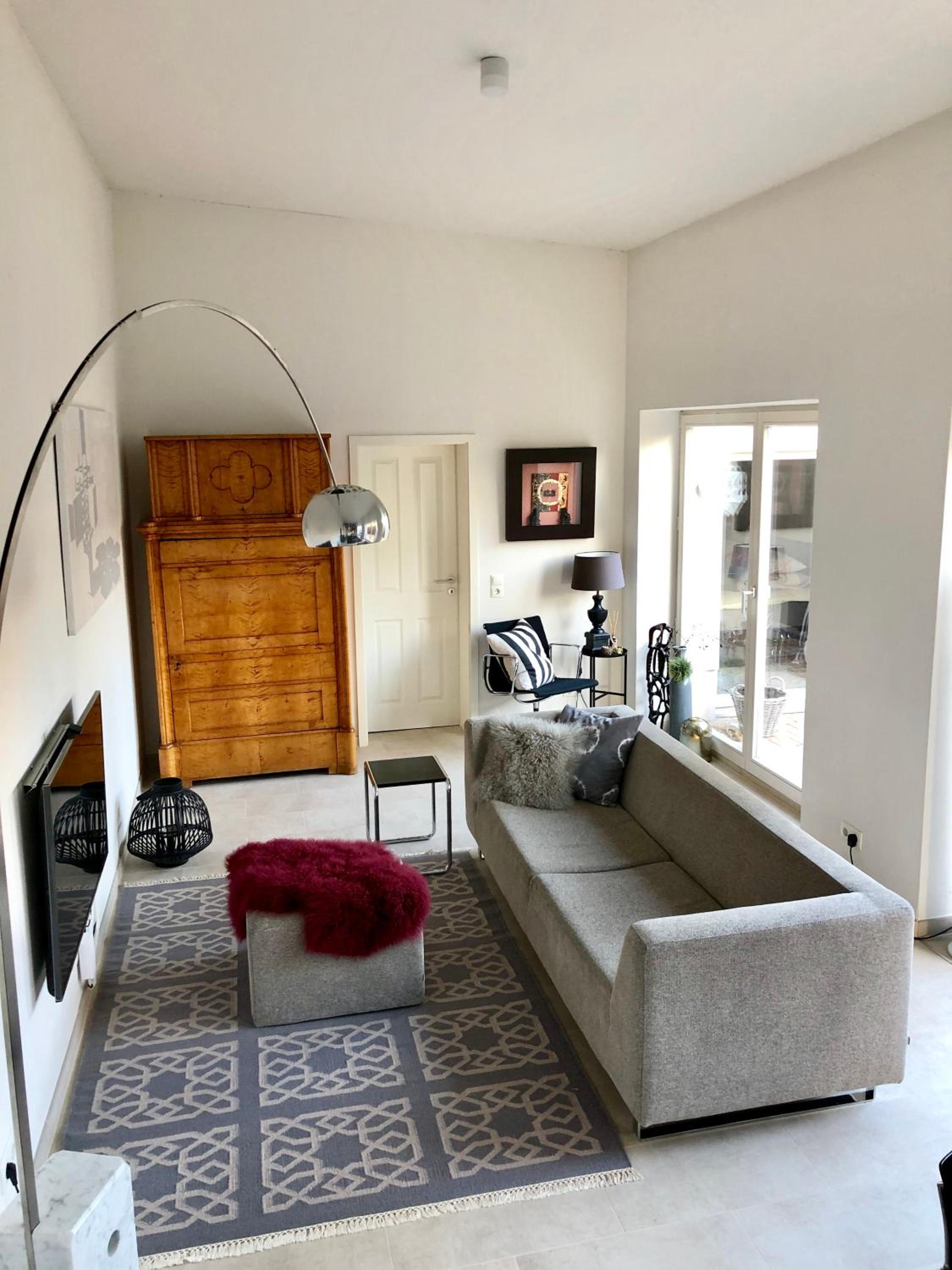 One-Bedroom Apartment photo 1
