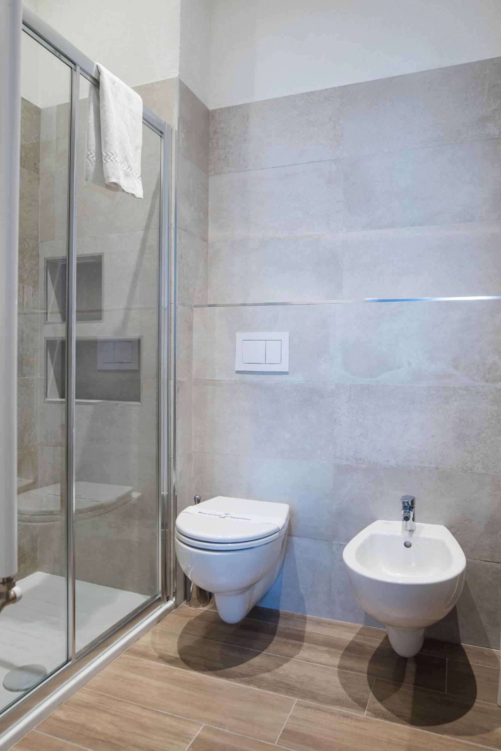 Superior Double or Twin Room with City View - Photo 11