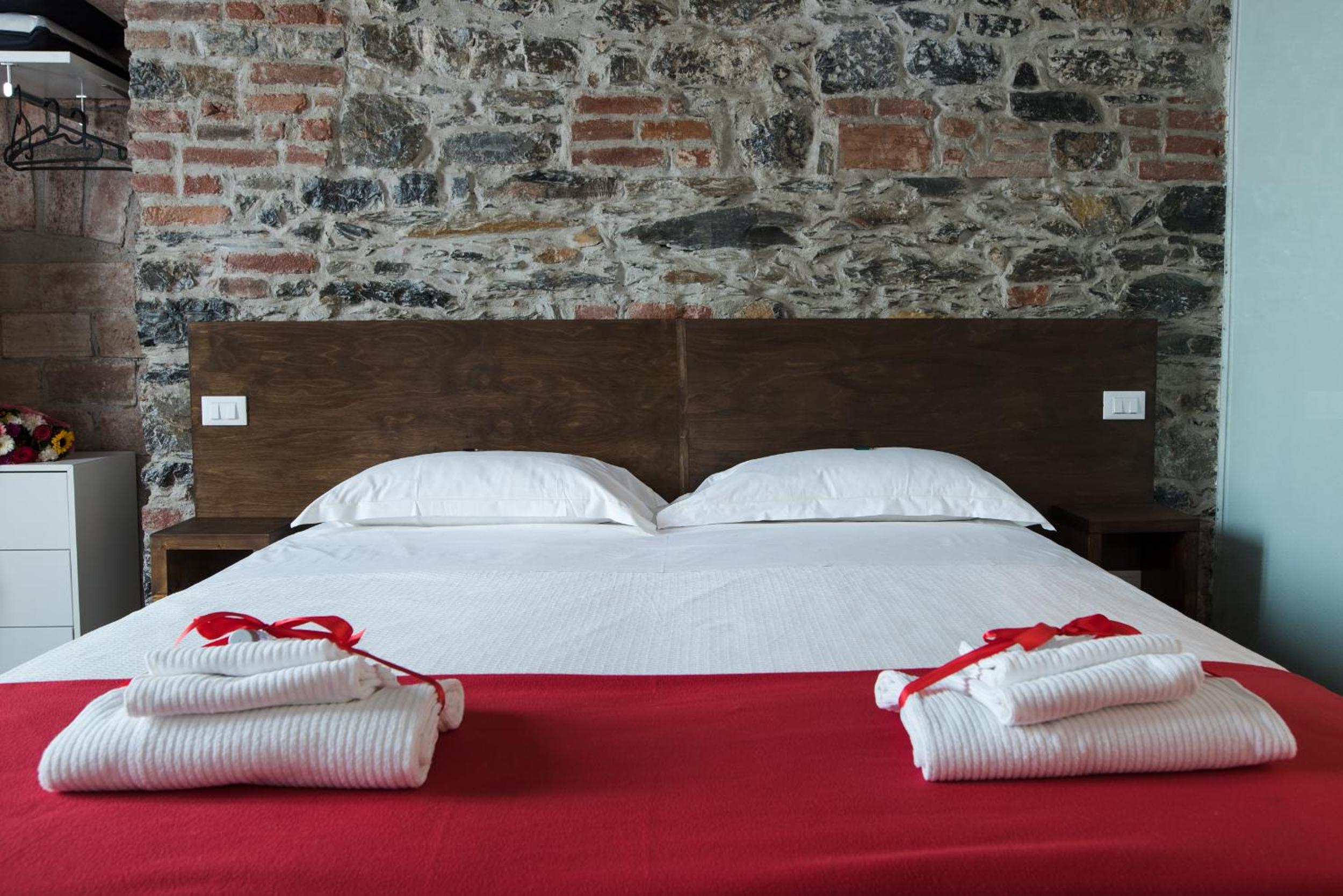Superior Double or Twin Room with City View - Photo 13