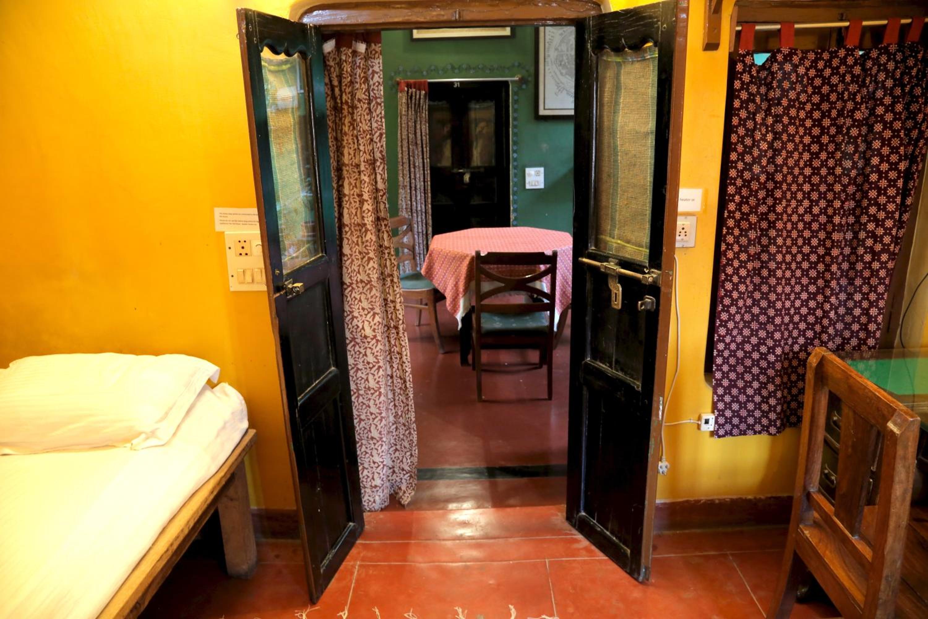 Single Room with Shared Shower and Toilet photo 2