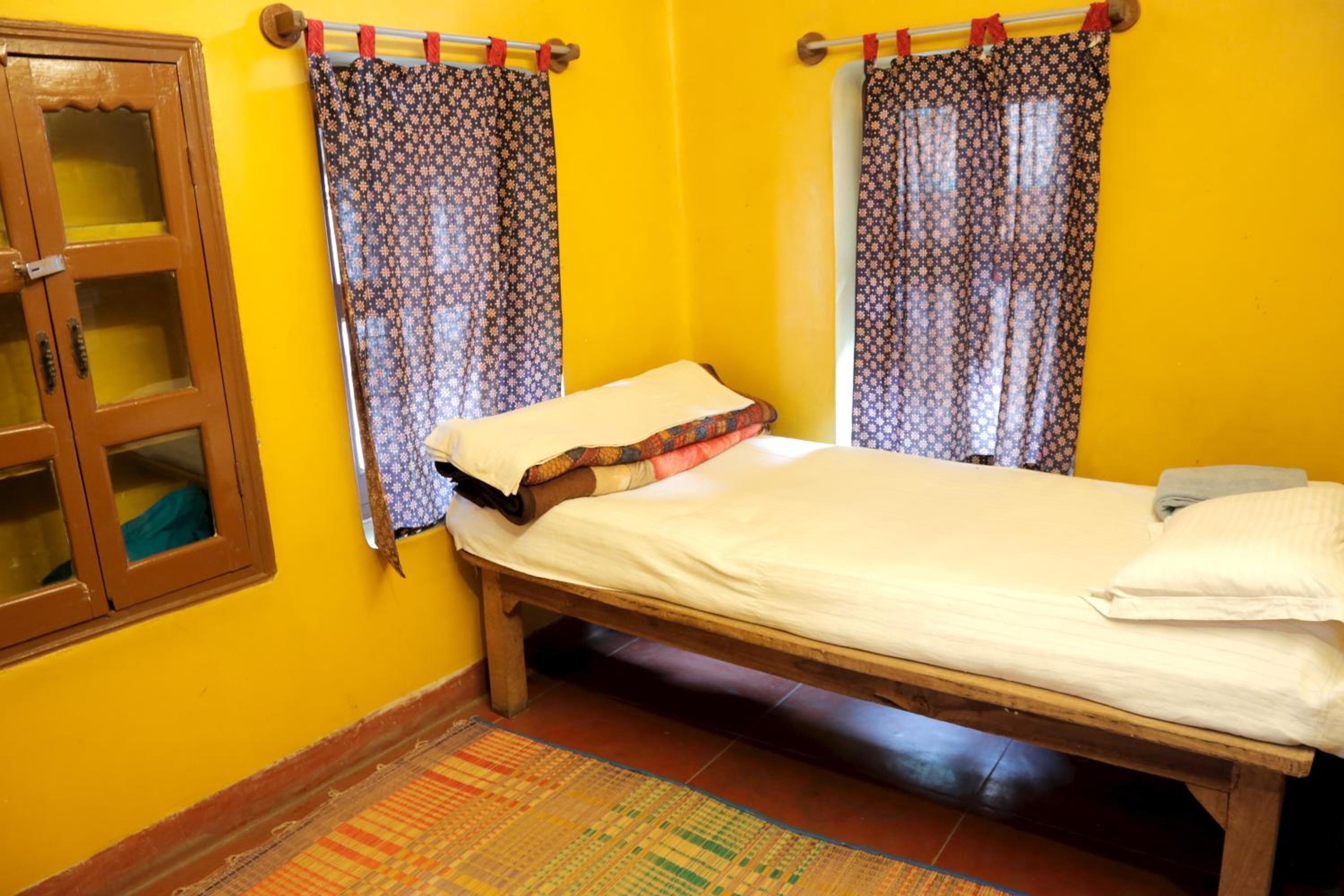 Single Room with Shared Shower and Toilet photo 3