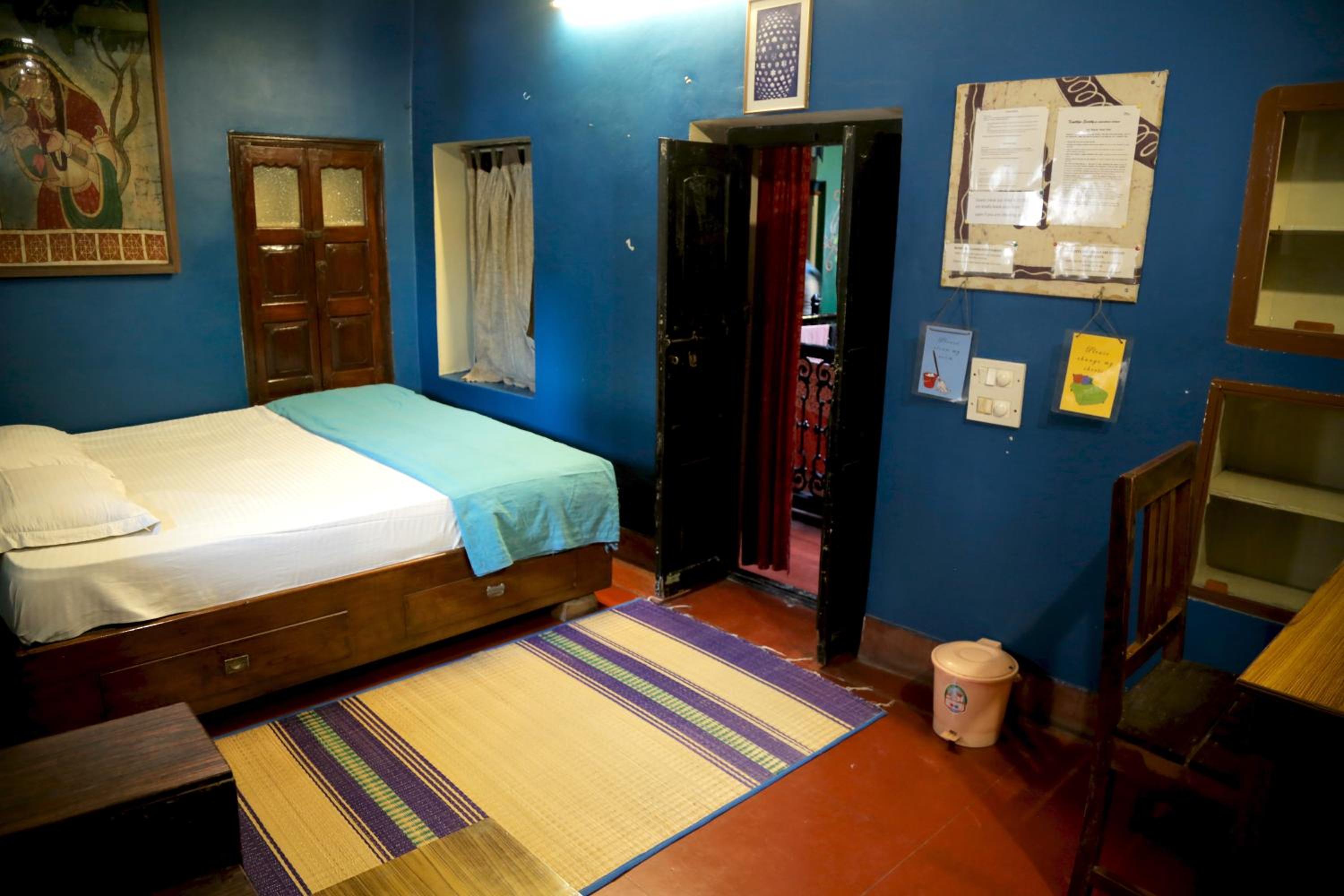 Budget Double Room with Shared Bathroom photo 3