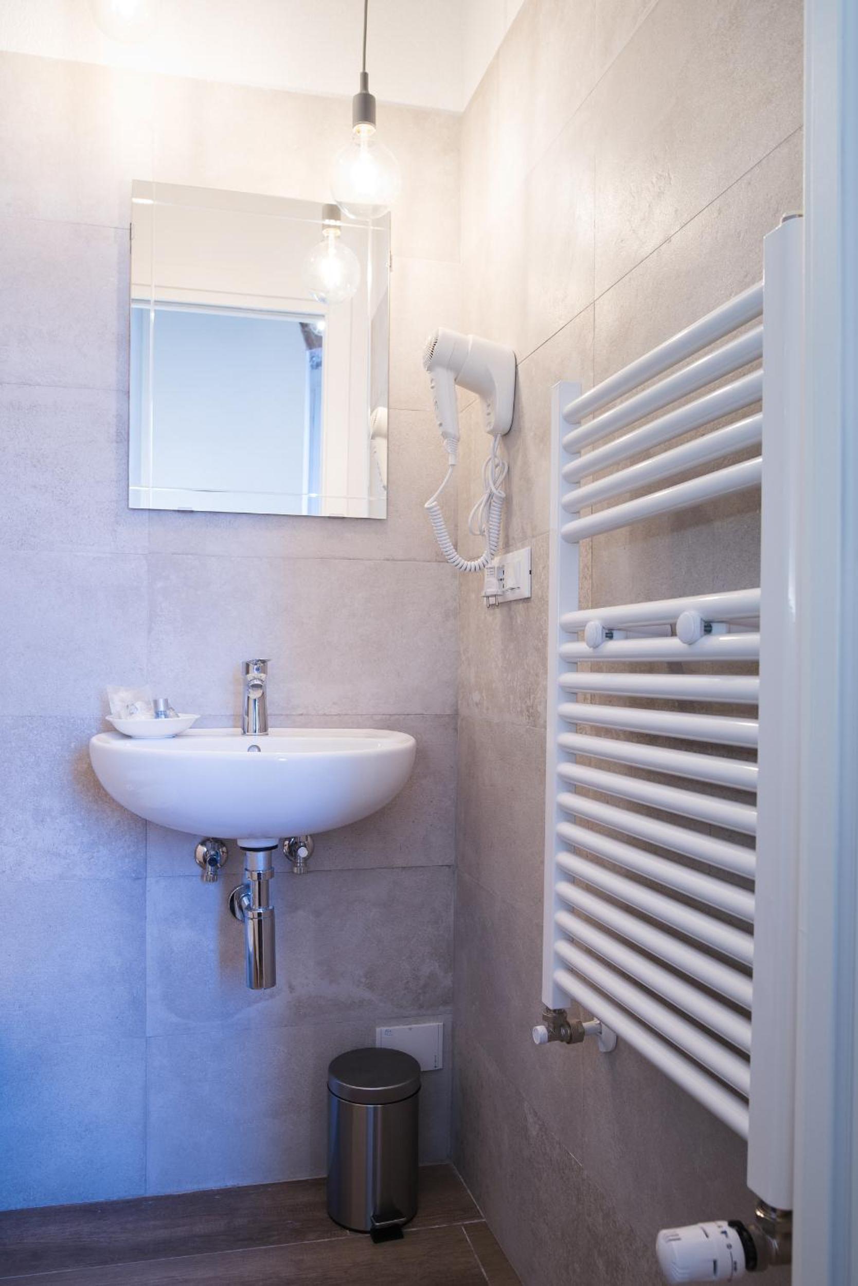 Deluxe Double or Twin Room with City View - Photo 42